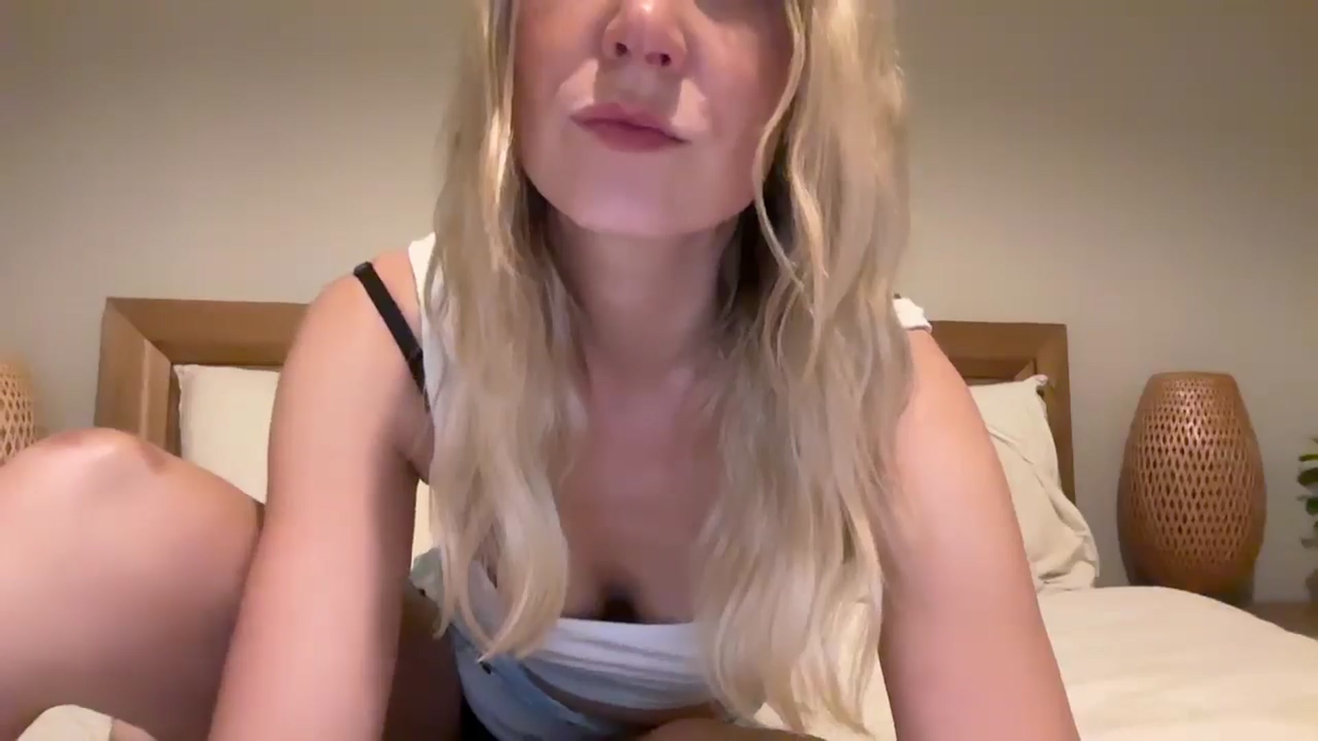 Gallery image thumbnail from Shelzstar's myfreecams stream on, 01/28/2025, 17:24 image 7 of 20