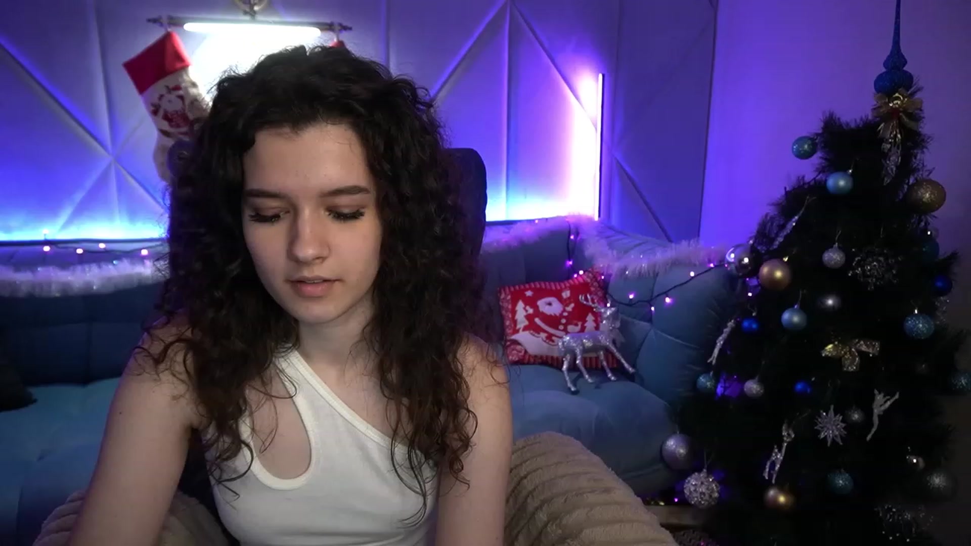 Gallery image thumbnail from Sherry_Li's myfreecams stream on, 12/12/2022, 15:37 image 3 of 20
