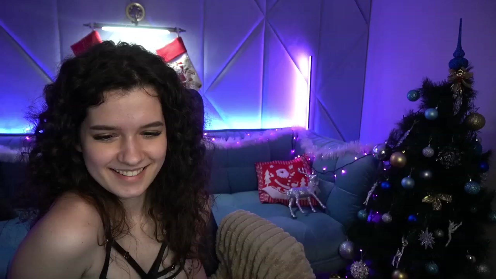 Gallery image thumbnail from Sherry_Li's myfreecams stream on, 12/12/2022, 19:01 image 1 of 20