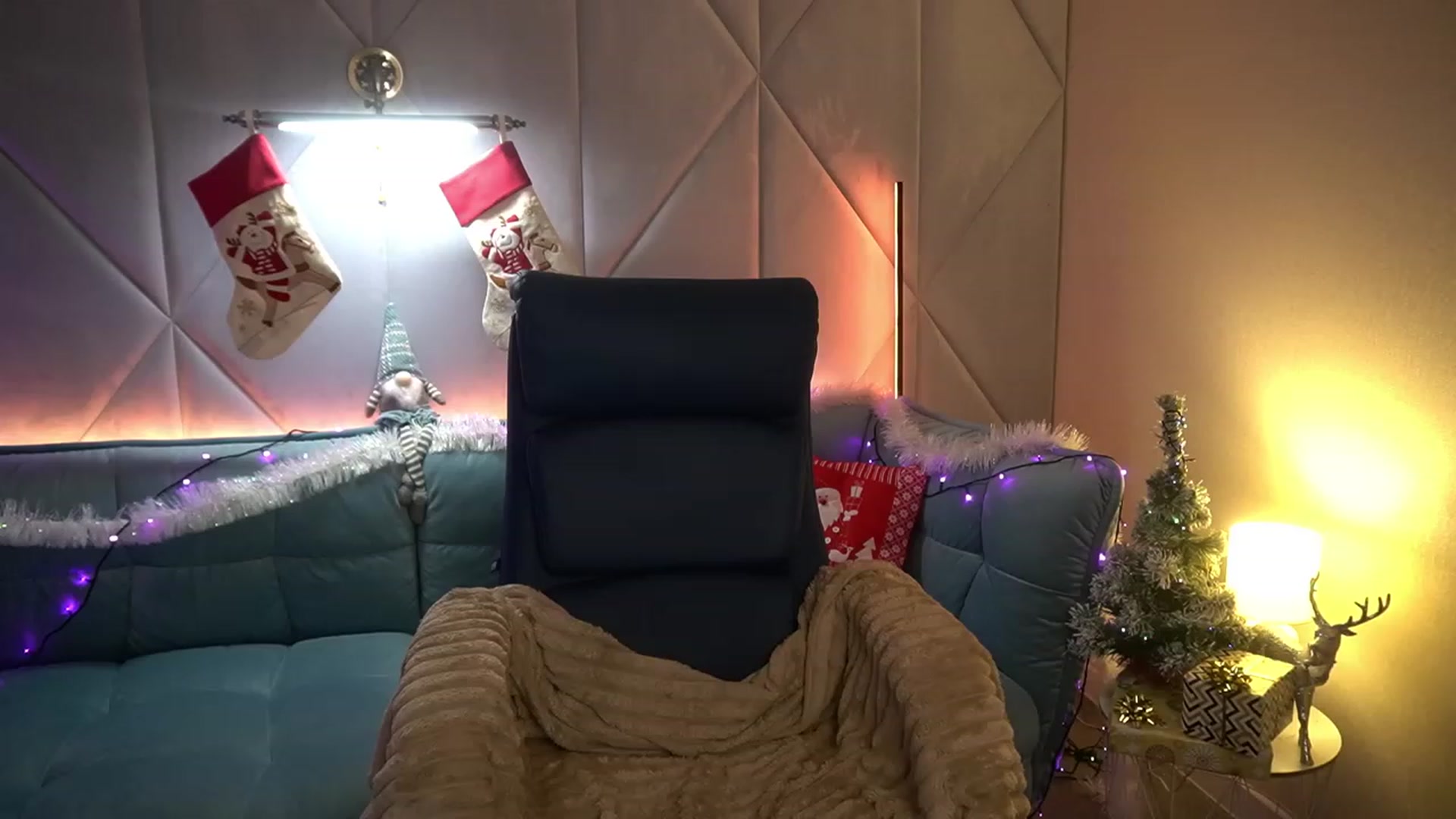 Gallery image thumbnail from Sherry_Li's myfreecams stream on, 12/18/2022, 12:11 image 1 of 20