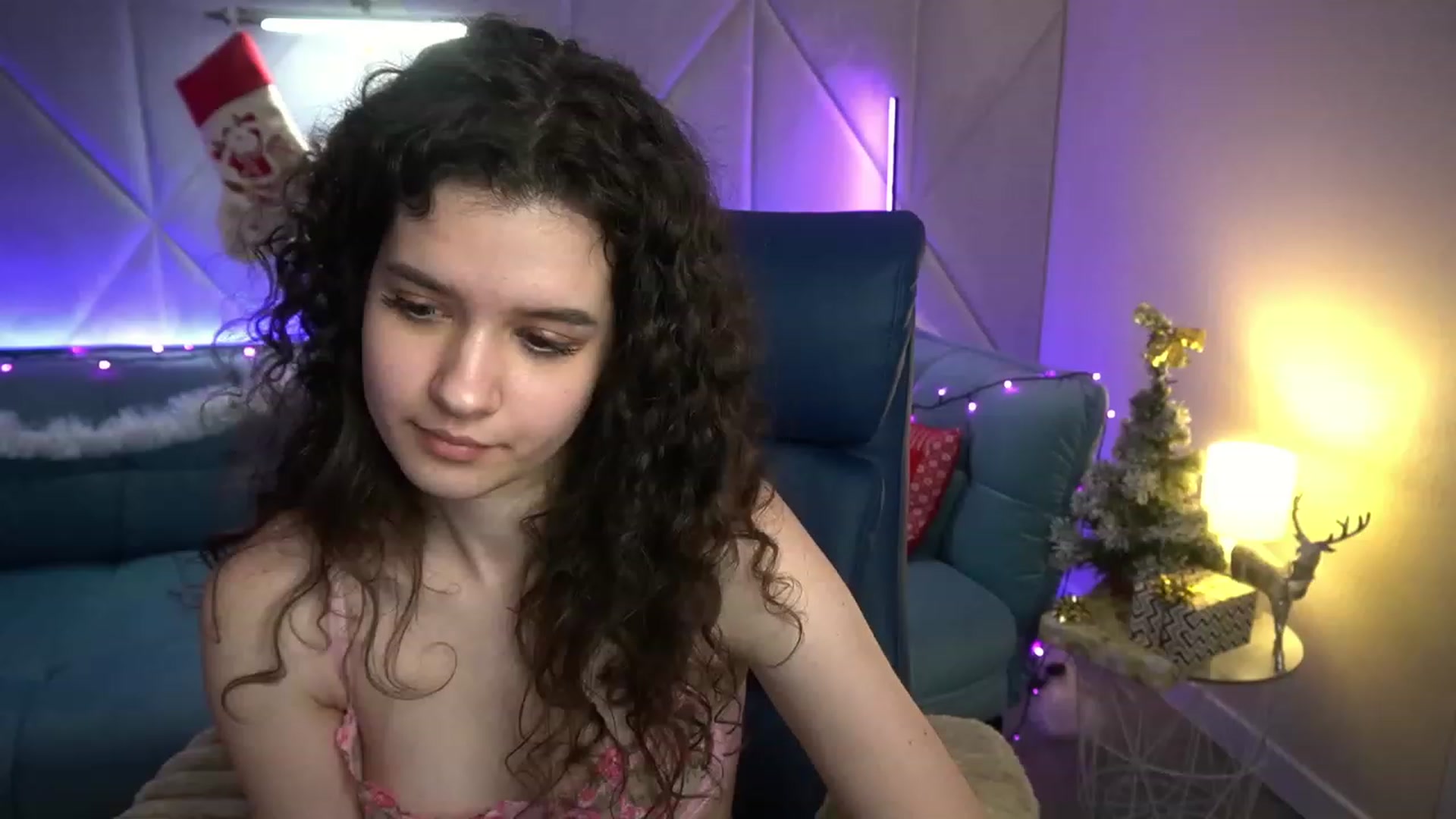 Gallery image thumbnail from Sherry_Li's myfreecams stream on, 12/19/2022, 18:54 image 17 of 20