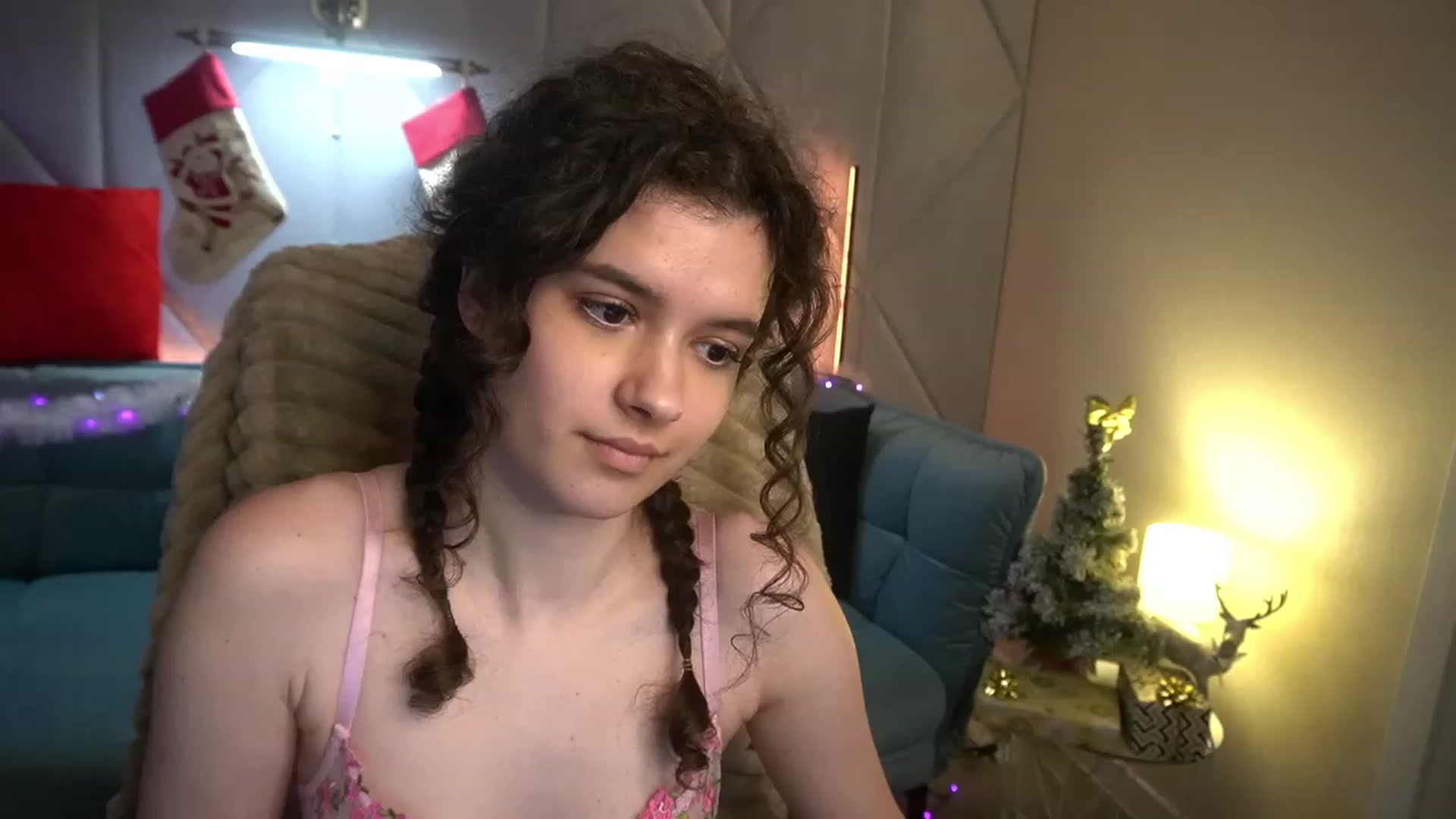 Gallery image thumbnail from Sherry_Li's myfreecams stream on, 12/29/2022, 15:36 image 15 of 20