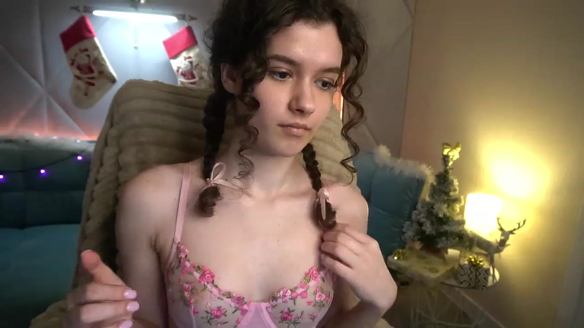 Gallery image thumbnail from Sherry_Li's myfreecams stream on, 12/31/2022, 14:40 image 16 of 20