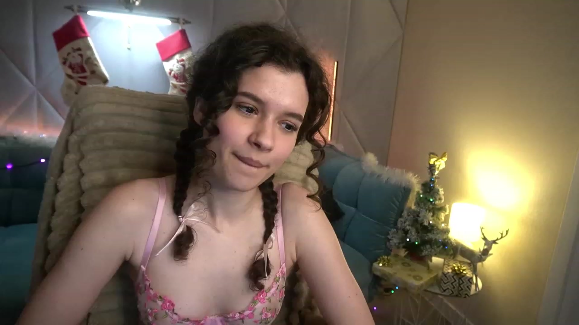 Gallery image thumbnail from Sherry_Li's myfreecams stream on, 12/31/2022, 14:40 image 3 of 20