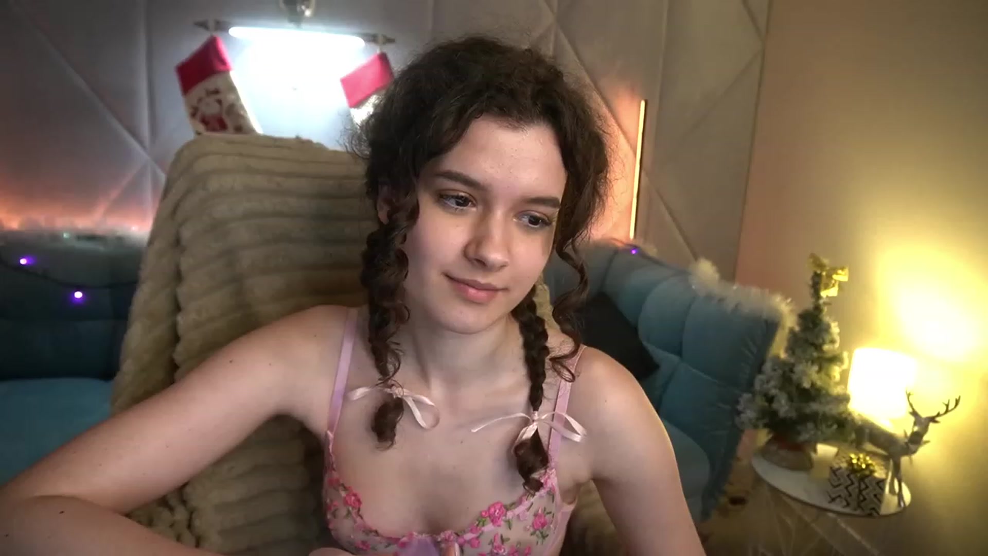 Gallery image thumbnail from Sherry_Li's myfreecams stream on, 12/31/2022, 17:24 image 10 of 20