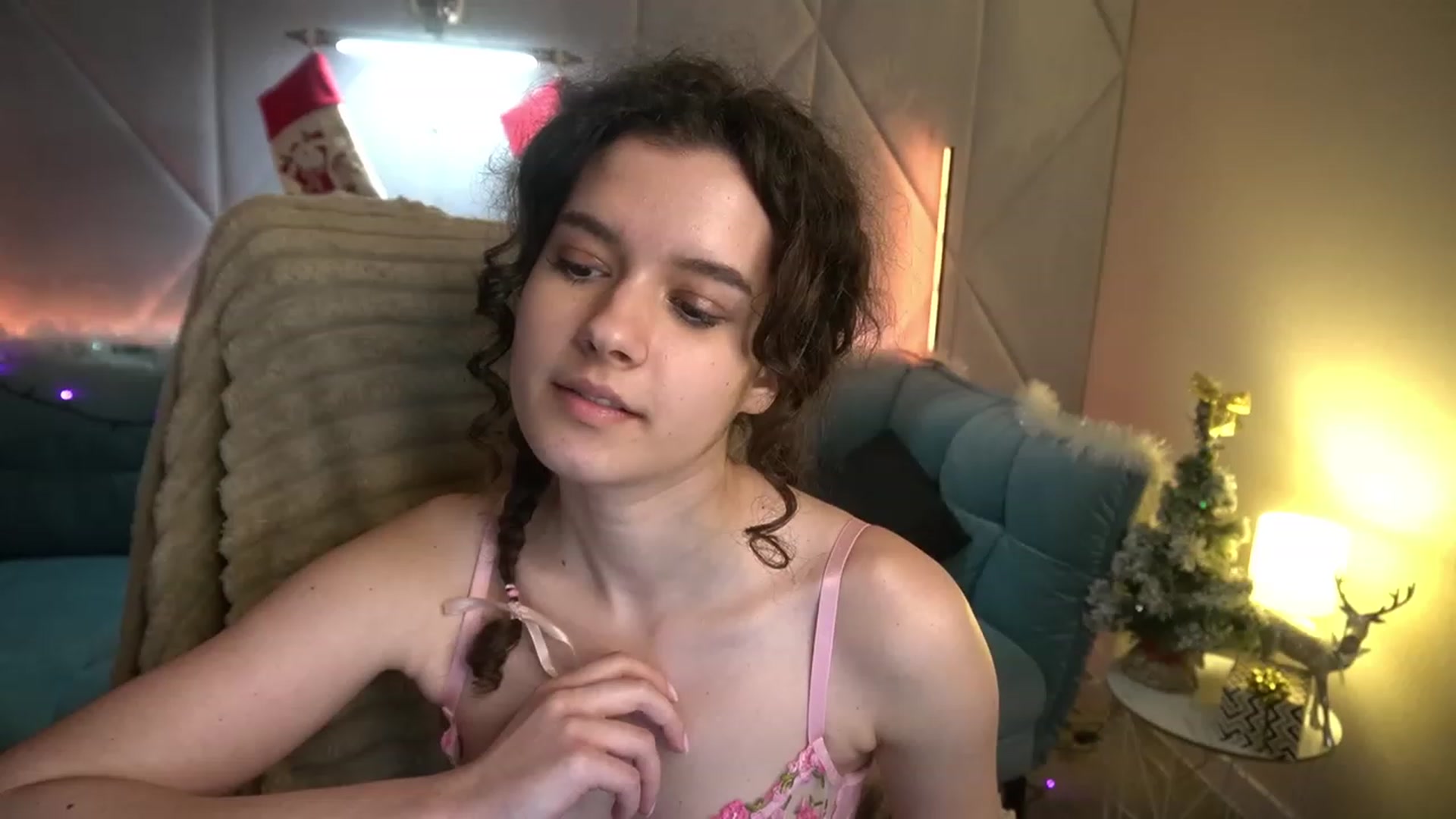 Gallery image thumbnail from Sherry_Li's myfreecams stream on, 12/31/2022, 17:24 image 13 of 20