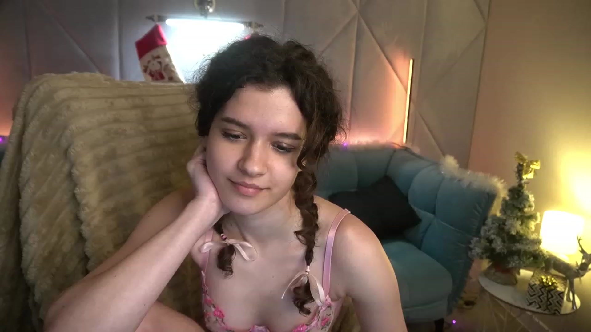 Gallery image thumbnail from Sherry_Li's myfreecams stream on, 12/31/2022, 17:24 image 6 of 20