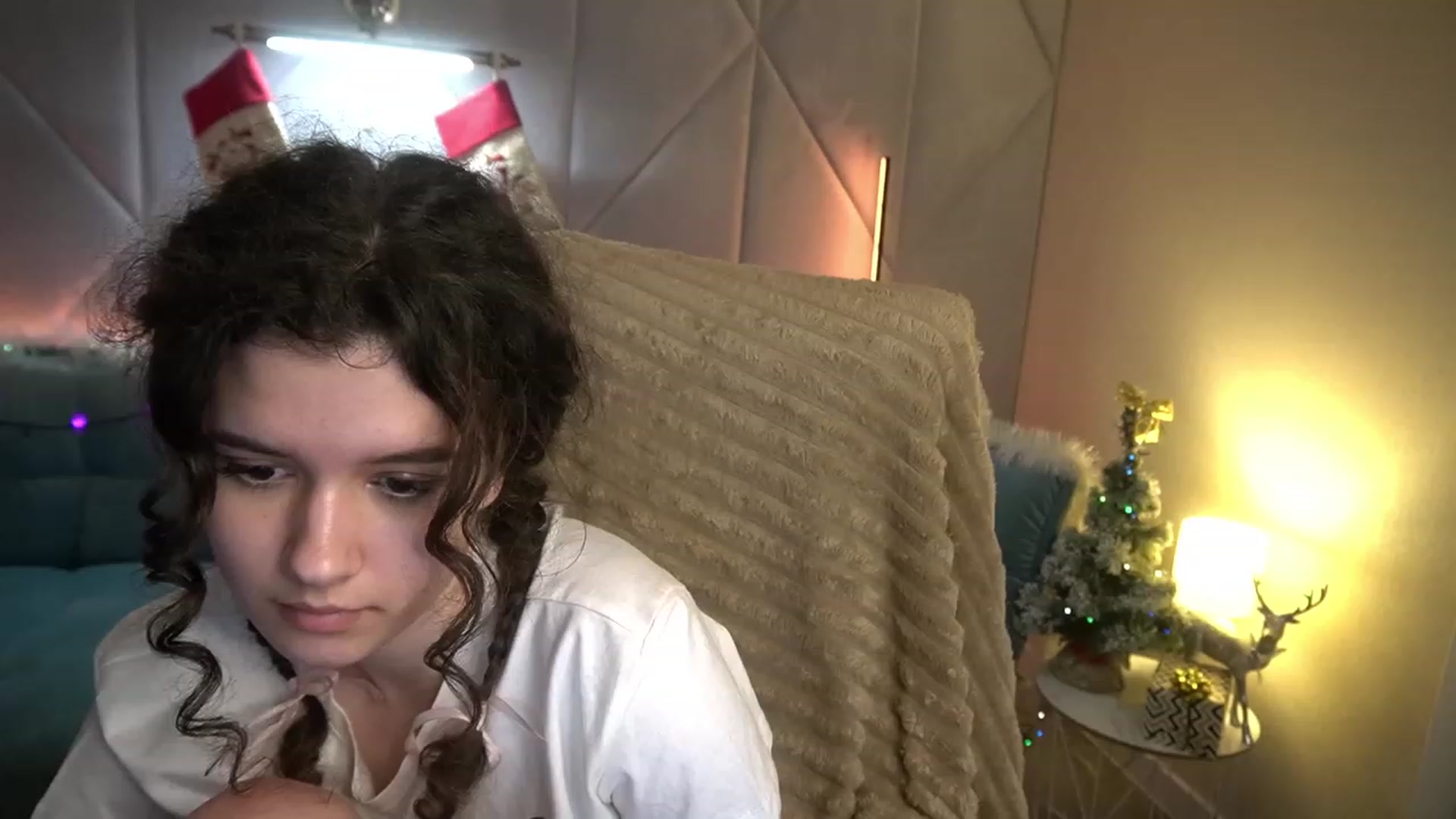 Gallery image thumbnail from Sherry_Li's myfreecams stream on, 12/31/2022, 18:47 image 15 of 20