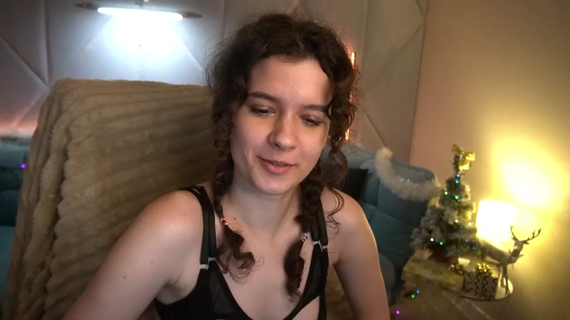Gallery image thumbnail from Sherry_Li's myfreecams stream on, 01/04/2023, 15:24 image 19 of 20