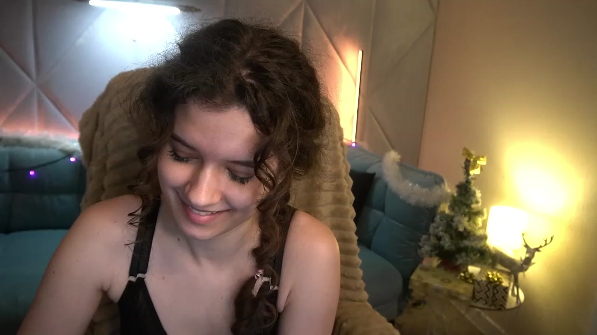 Gallery image thumbnail from Sherry_Li's myfreecams stream on, 01/04/2023, 15:57 image 4 of 20