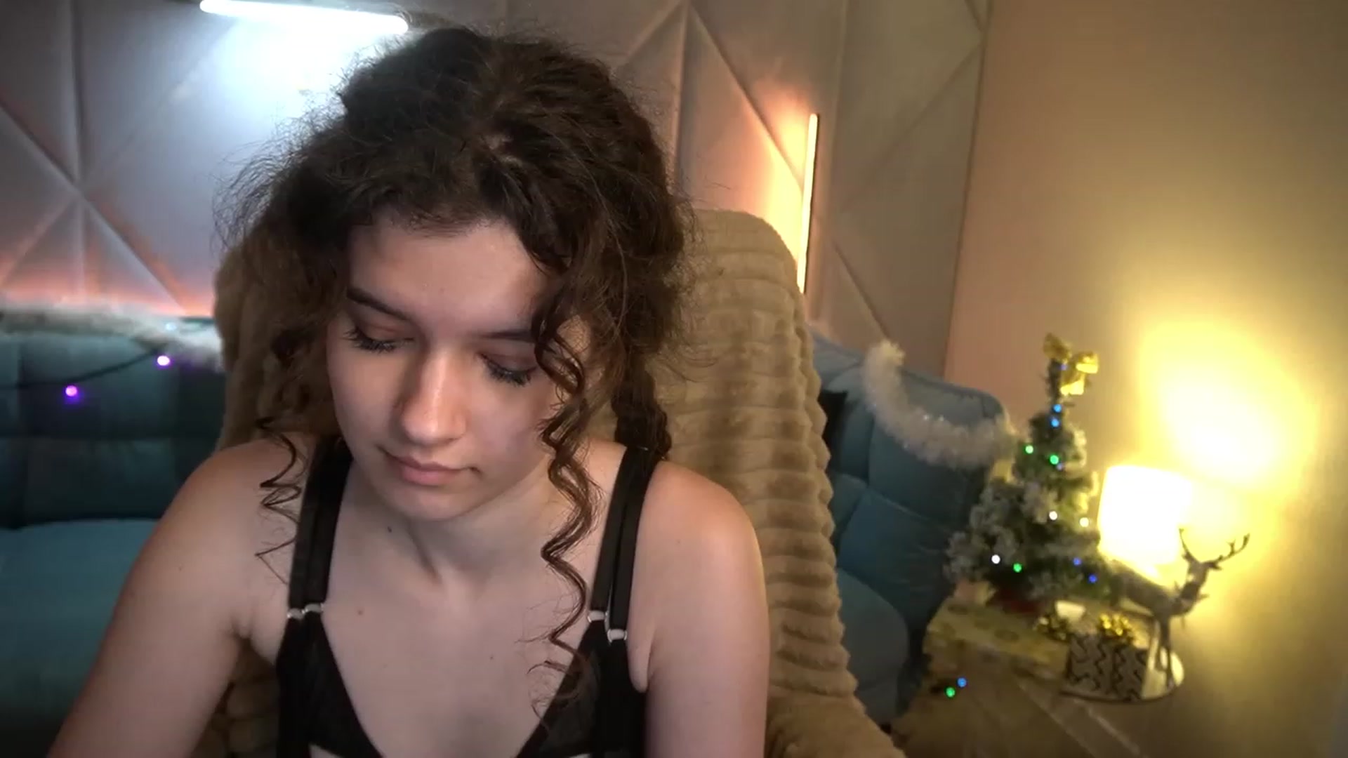 Gallery image thumbnail from Sherry_Li's myfreecams stream on, 01/04/2023, 15:57 image 2 of 20