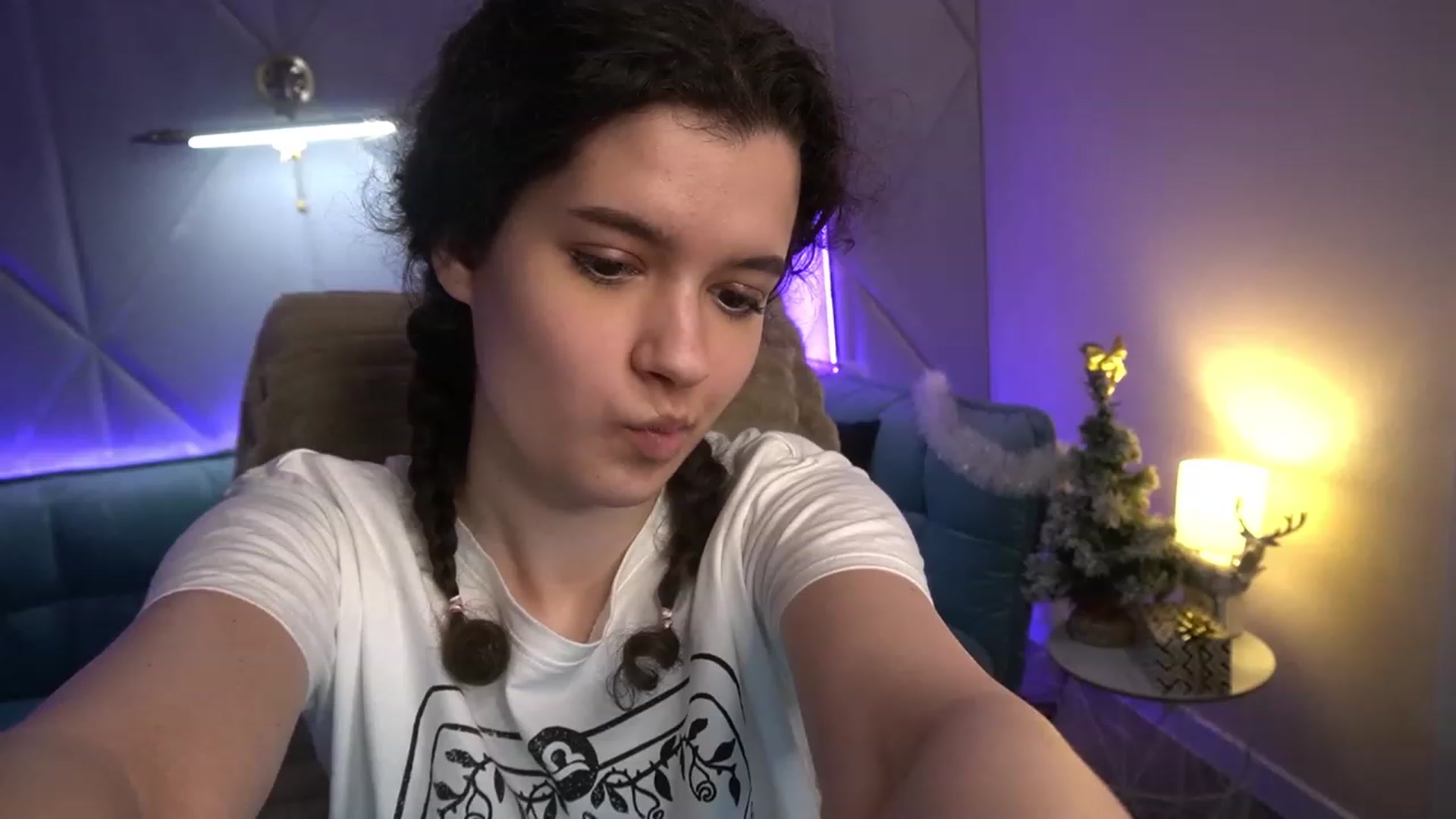 Gallery image thumbnail from Sherry_Li's myfreecams stream on, 01/05/2023, 16:23 image 4 of 20