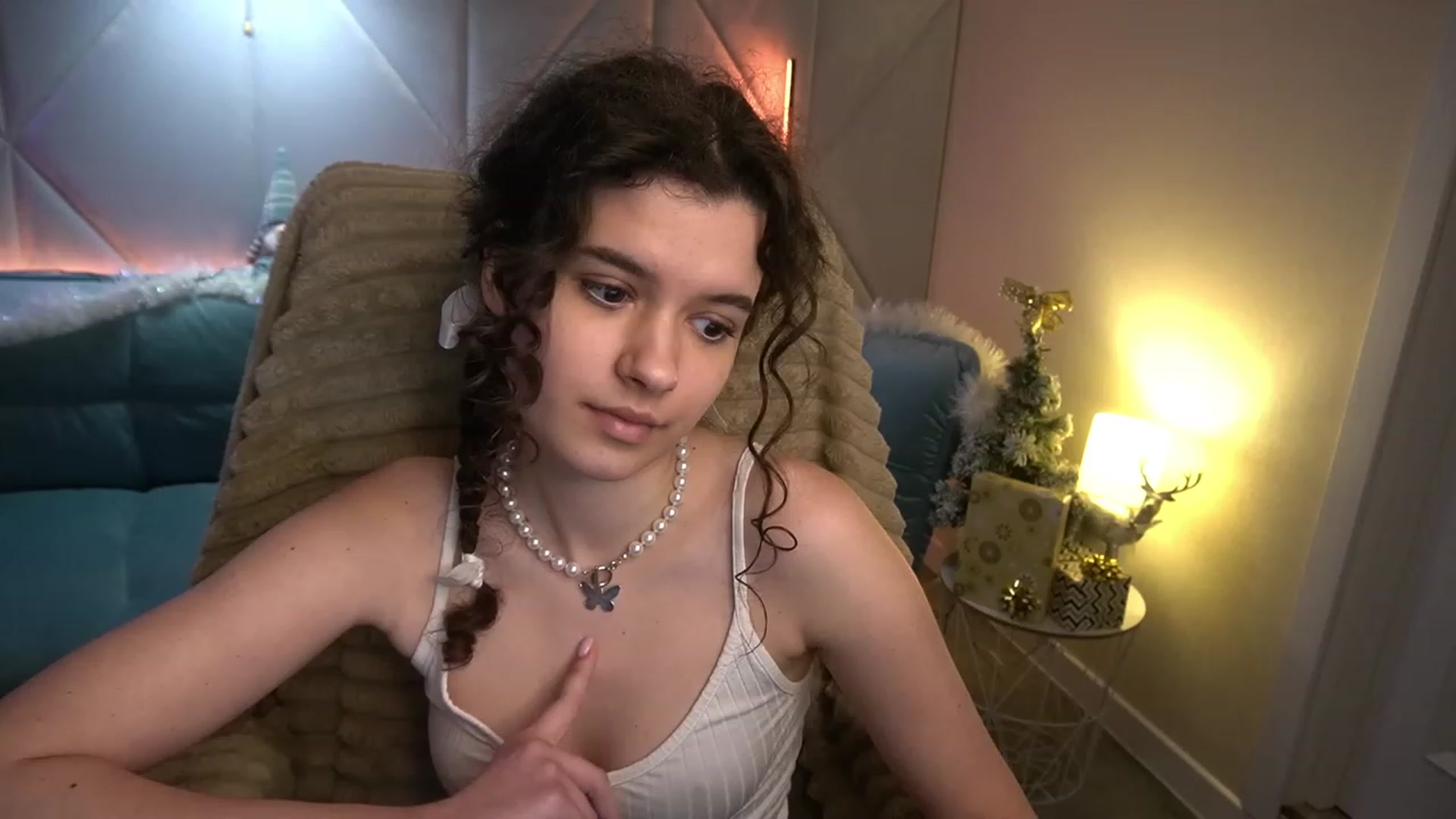 Gallery image thumbnail from Sherry_Li's myfreecams stream on, 01/08/2023, 16:00 image 17 of 20