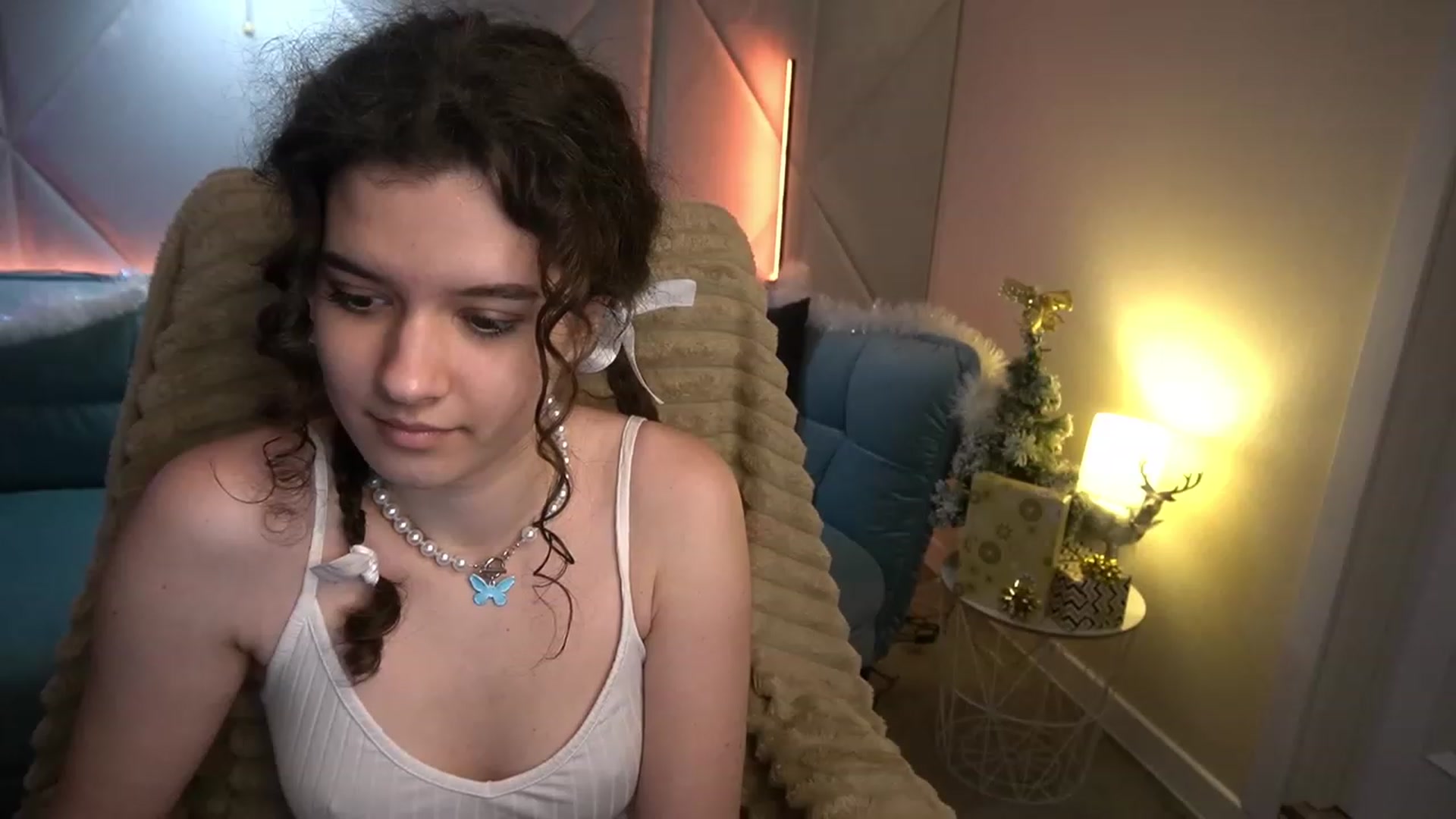 Gallery image thumbnail from Sherry_Li's myfreecams stream on, 01/08/2023, 16:00 image 12 of 20