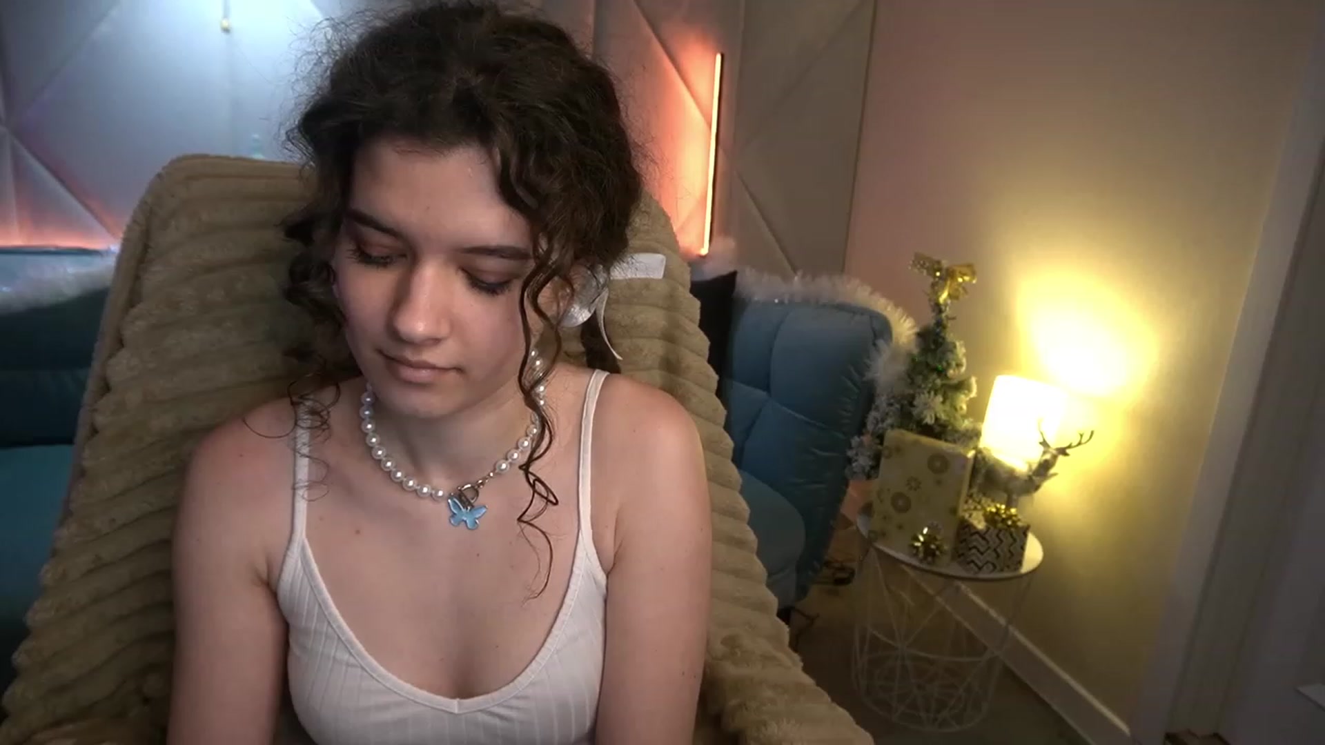Gallery image thumbnail from Sherry_Li's myfreecams stream on, 01/08/2023, 16:00 image 15 of 20