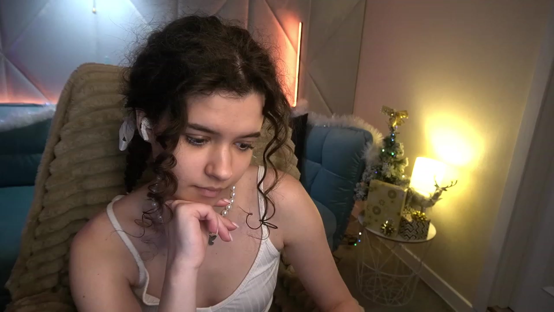 Gallery image thumbnail from Sherry_Li's myfreecams stream on, 01/08/2023, 16:00 image 10 of 20