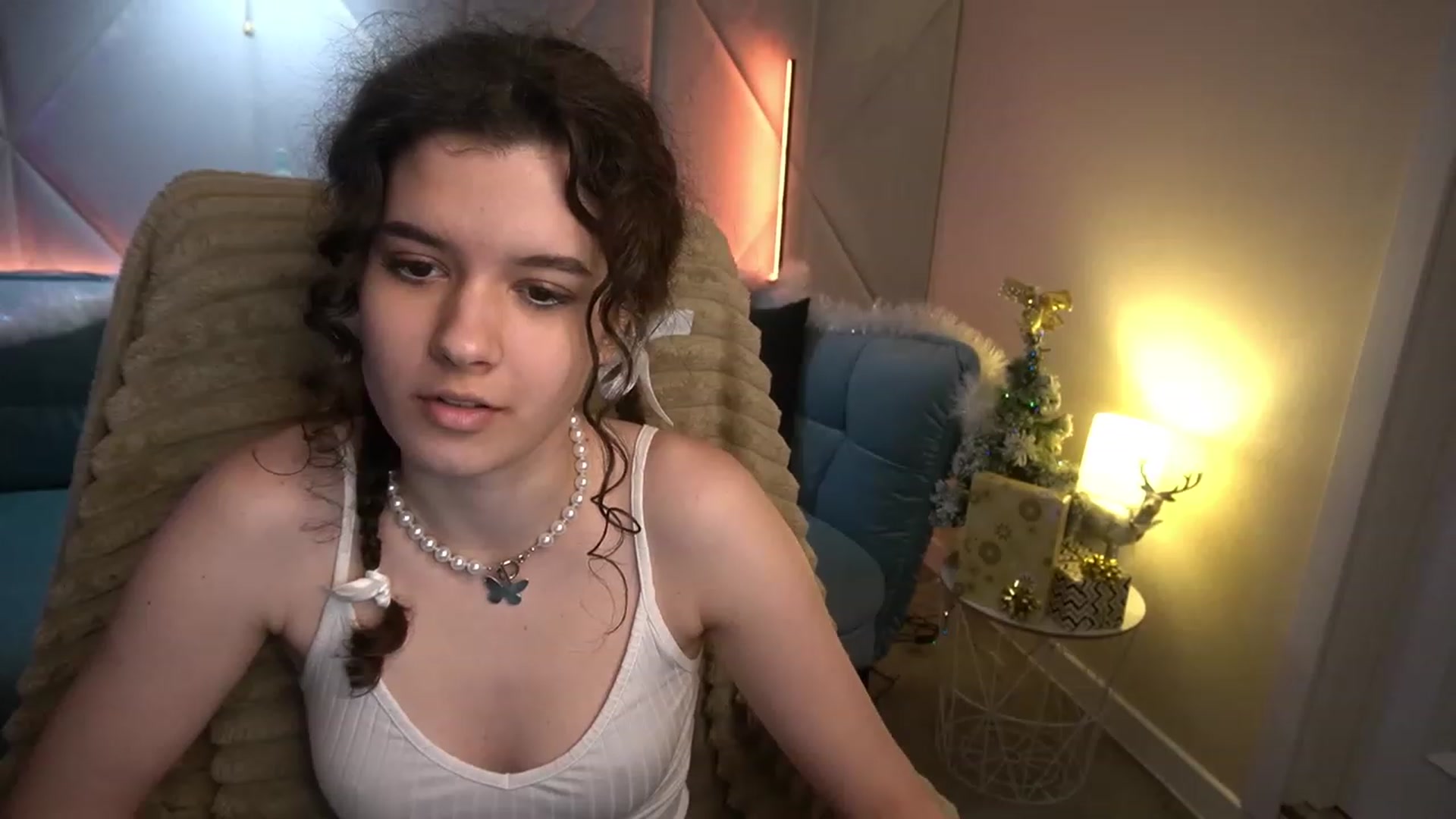 Gallery image thumbnail from Sherry_Li's myfreecams stream on, 01/08/2023, 16:00 image 14 of 20