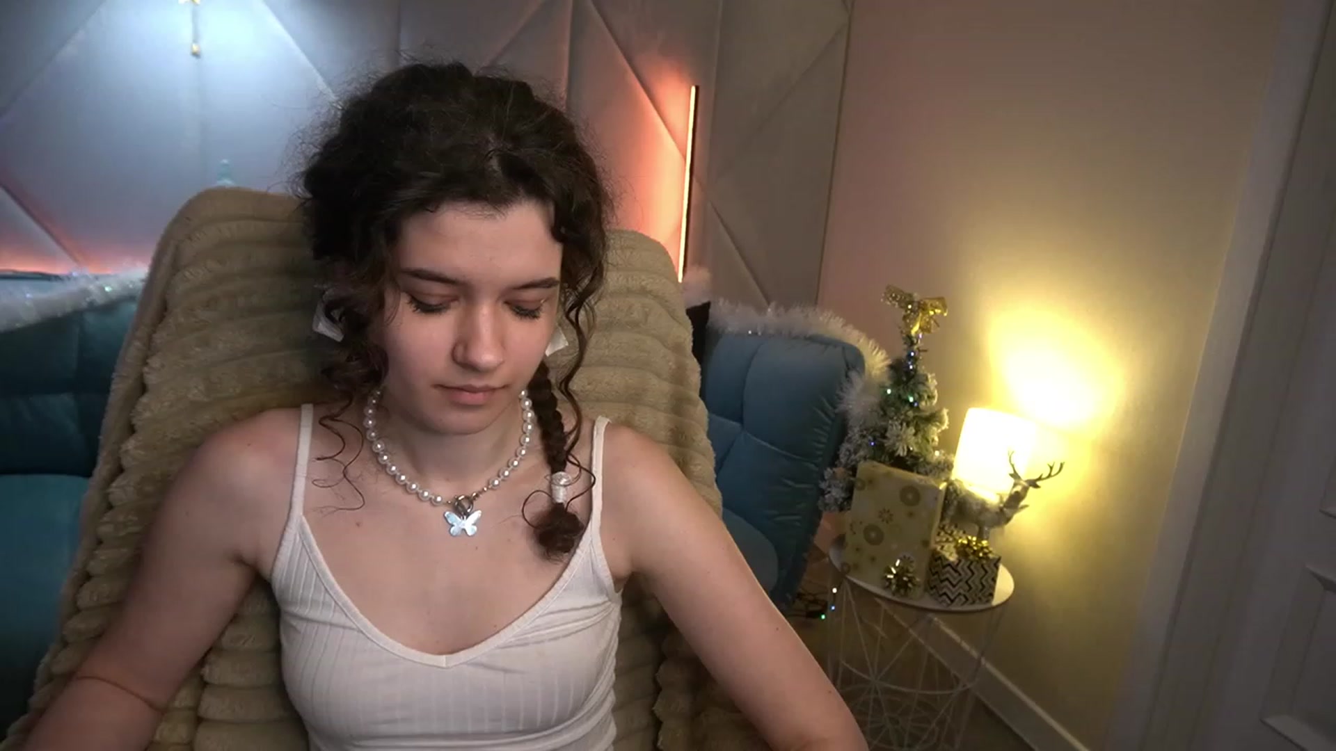 Gallery image thumbnail from Sherry_Li's myfreecams stream on, 01/08/2023, 17:58 image 15 of 20