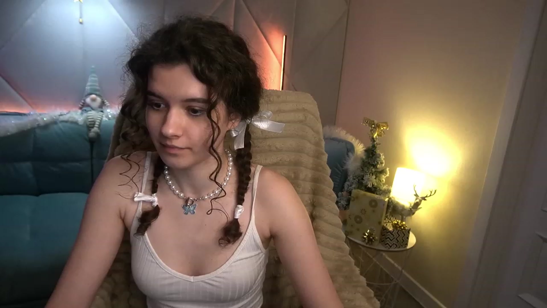 Gallery image thumbnail from Sherry_Li's myfreecams stream on, 01/08/2023, 17:58 image 6 of 20