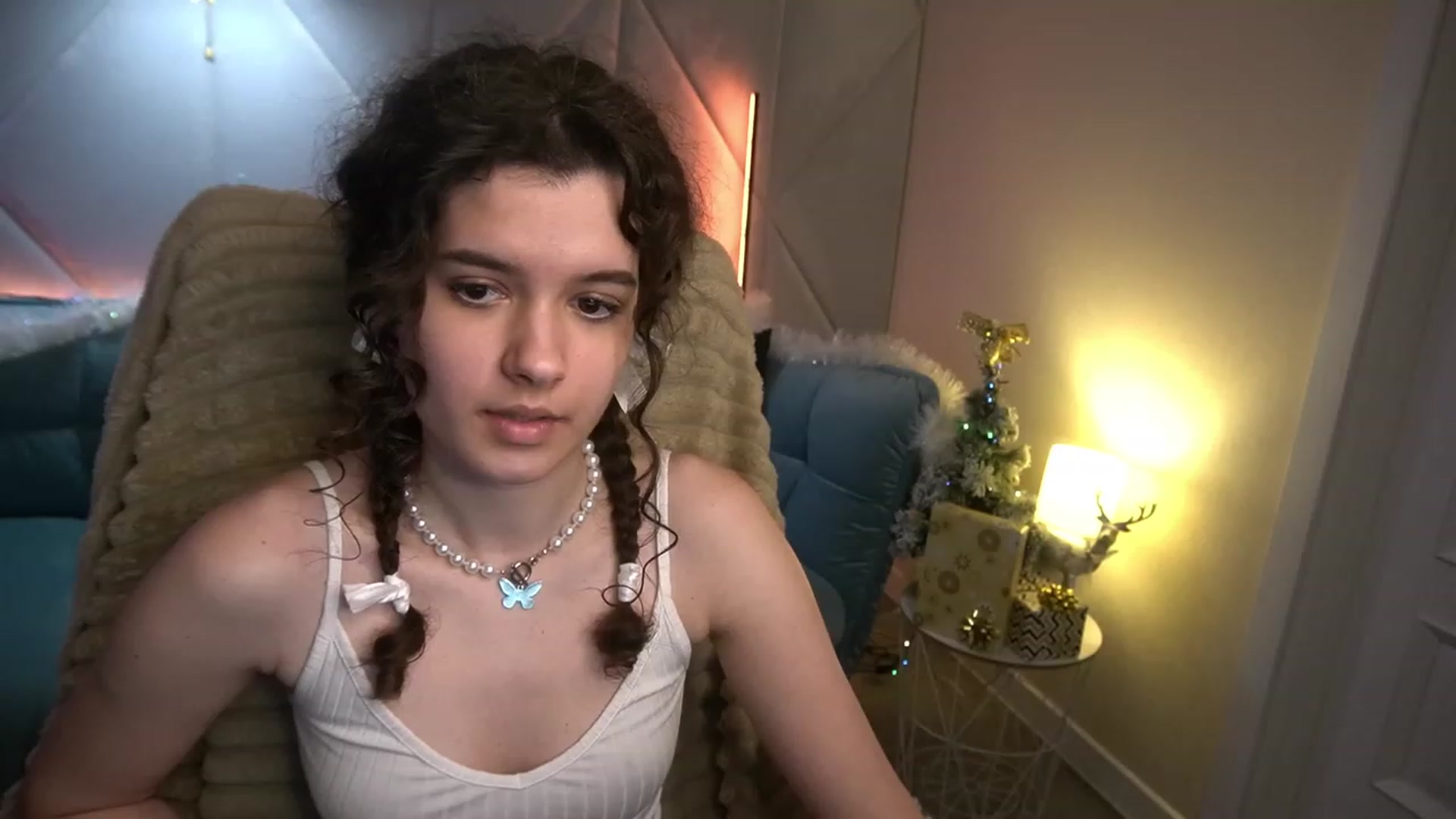 Gallery image thumbnail from Sherry_Li's myfreecams stream on, 01/08/2023, 17:58 image 16 of 20
