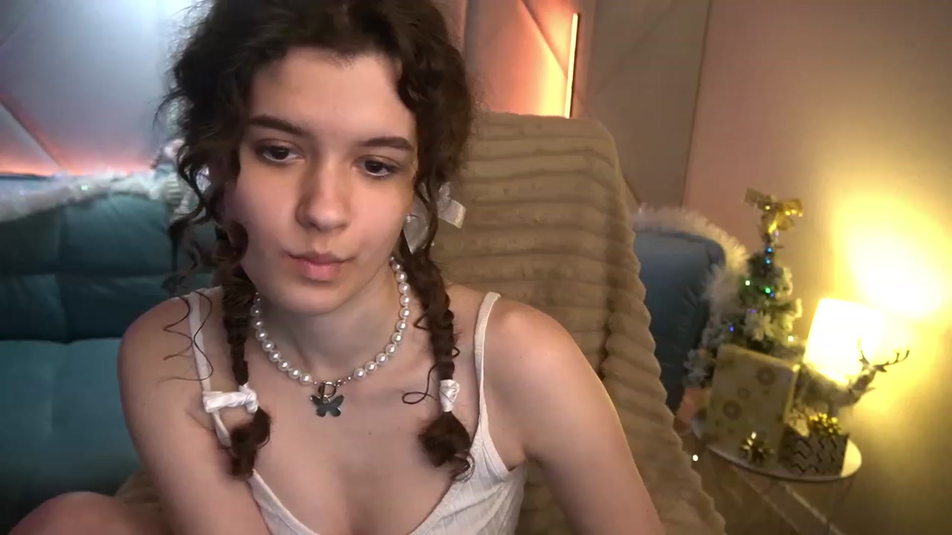 Gallery image thumbnail from Sherry_Li's myfreecams stream on, 01/08/2023, 17:58 image 3 of 20