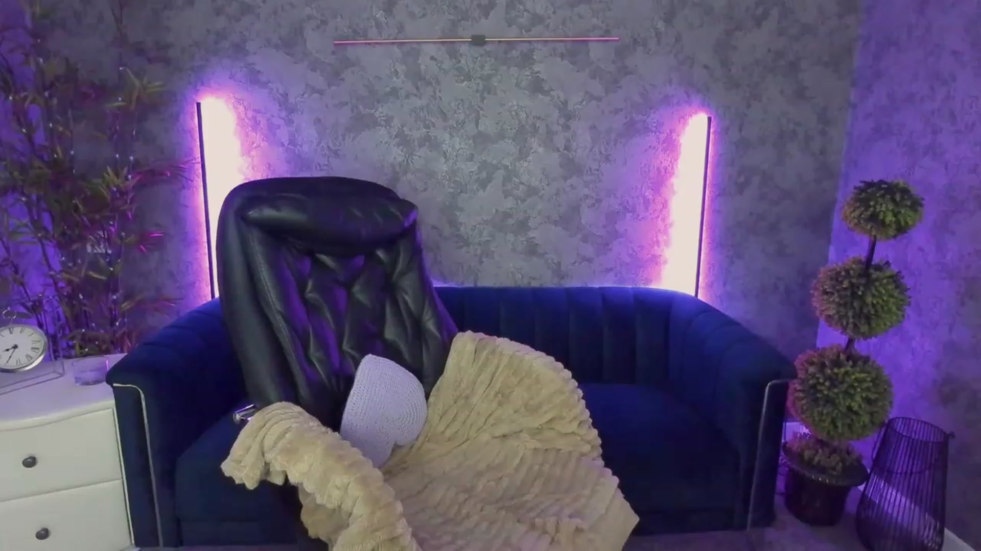 Gallery image thumbnail from Sherry_Li's myfreecams stream on, 02/15/2023, 18:24 image 14 of 20