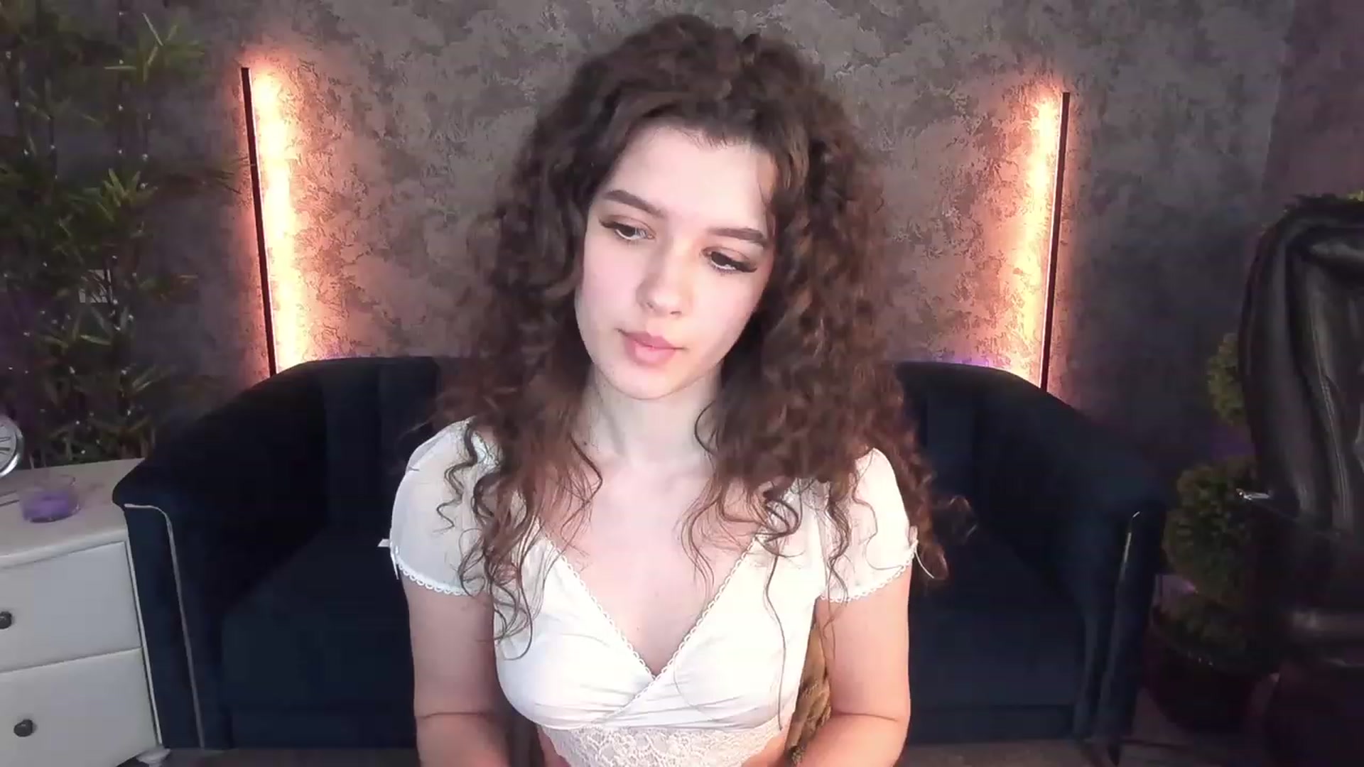 Gallery image thumbnail from Sherry_Li's myfreecams stream on, 03/04/2023, 14:58 image 4 of 20