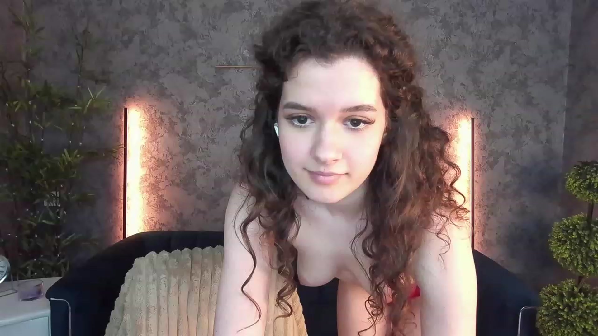 Gallery image thumbnail from Sherry_Li's myfreecams stream on, 03/11/2023, 18:01 image 10 of 20