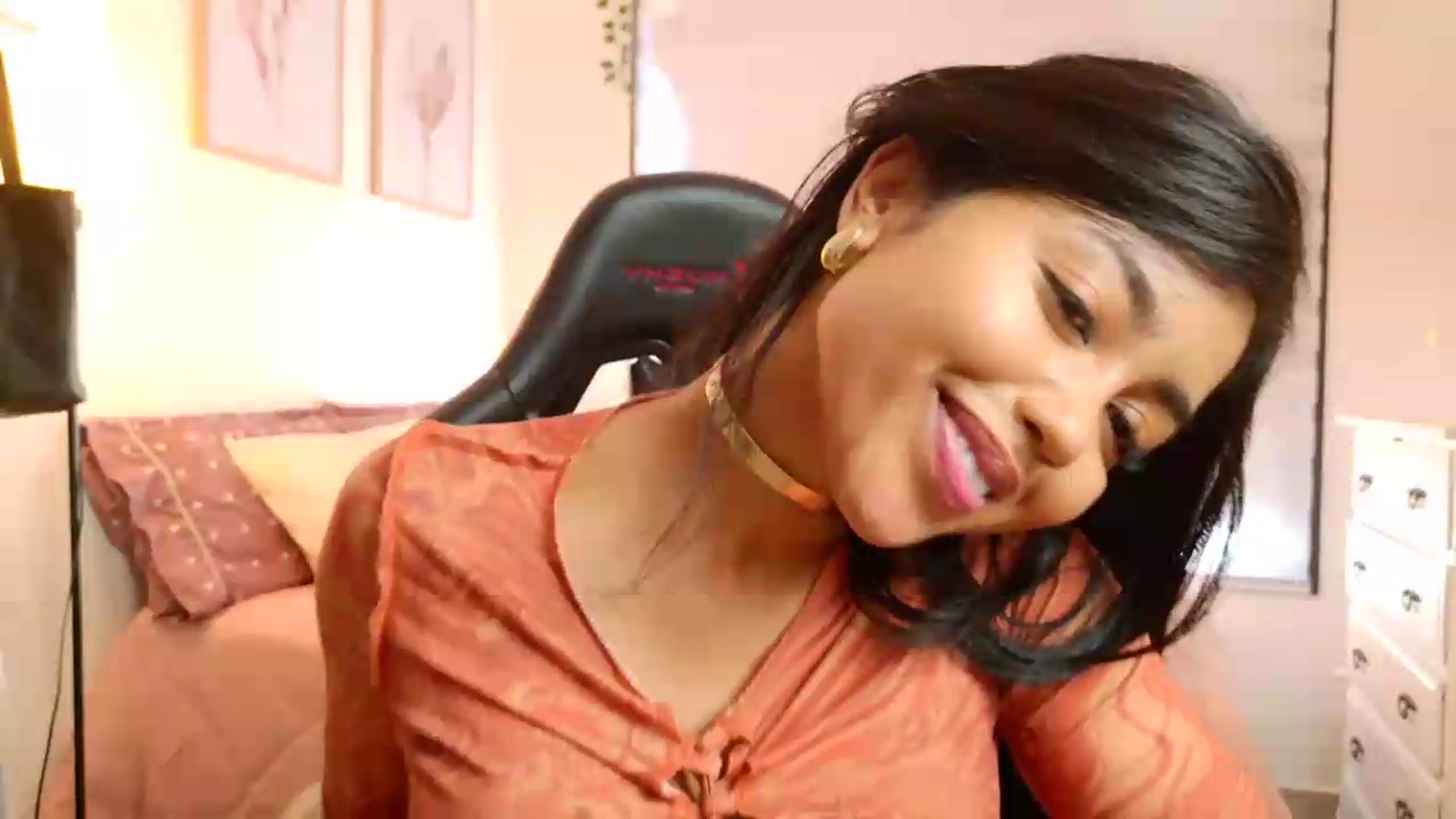 Gallery image thumbnail from SheylaSilva's myfreecams stream on, 05/11/2026, 16:35 image 9 of 20