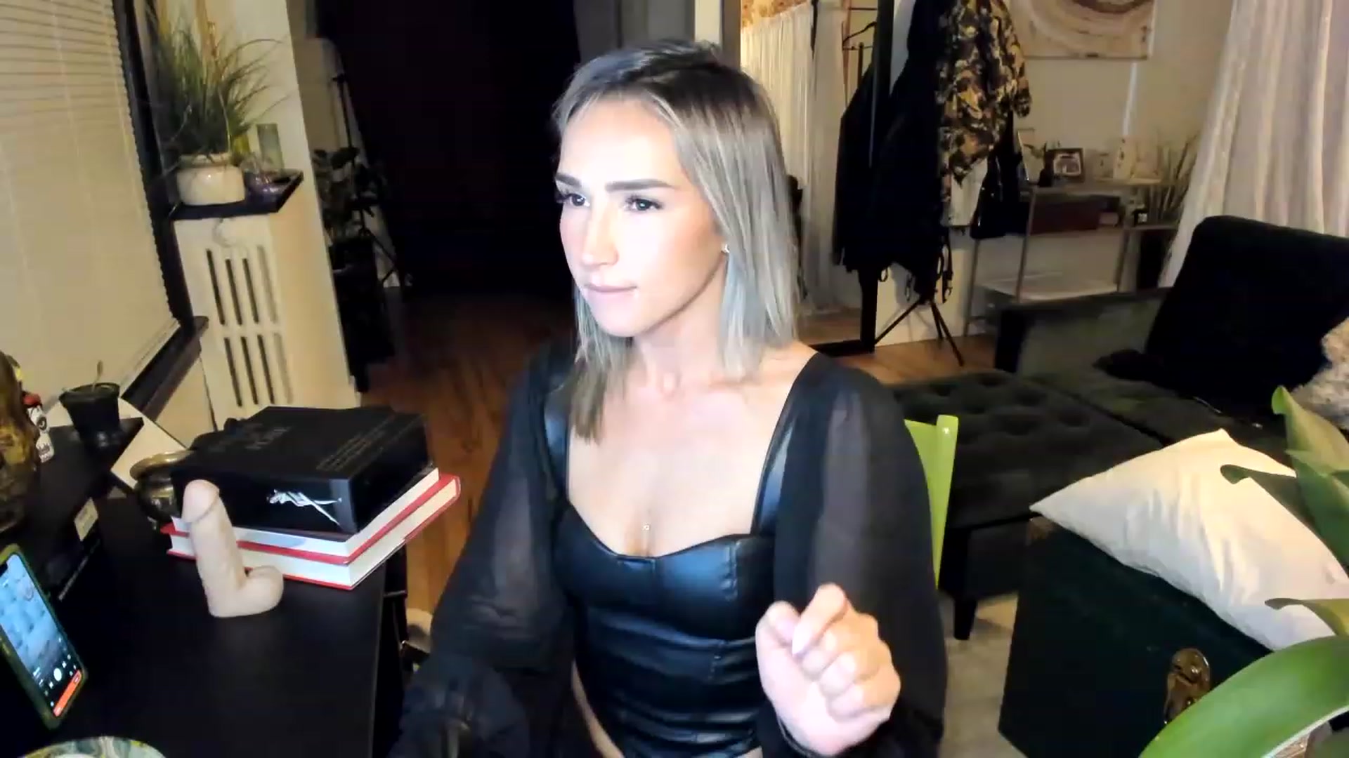 Gallery image thumbnail from ShiaKennedy's myfreecams stream on, 11/17/2022, 02:50 image 18 of 20