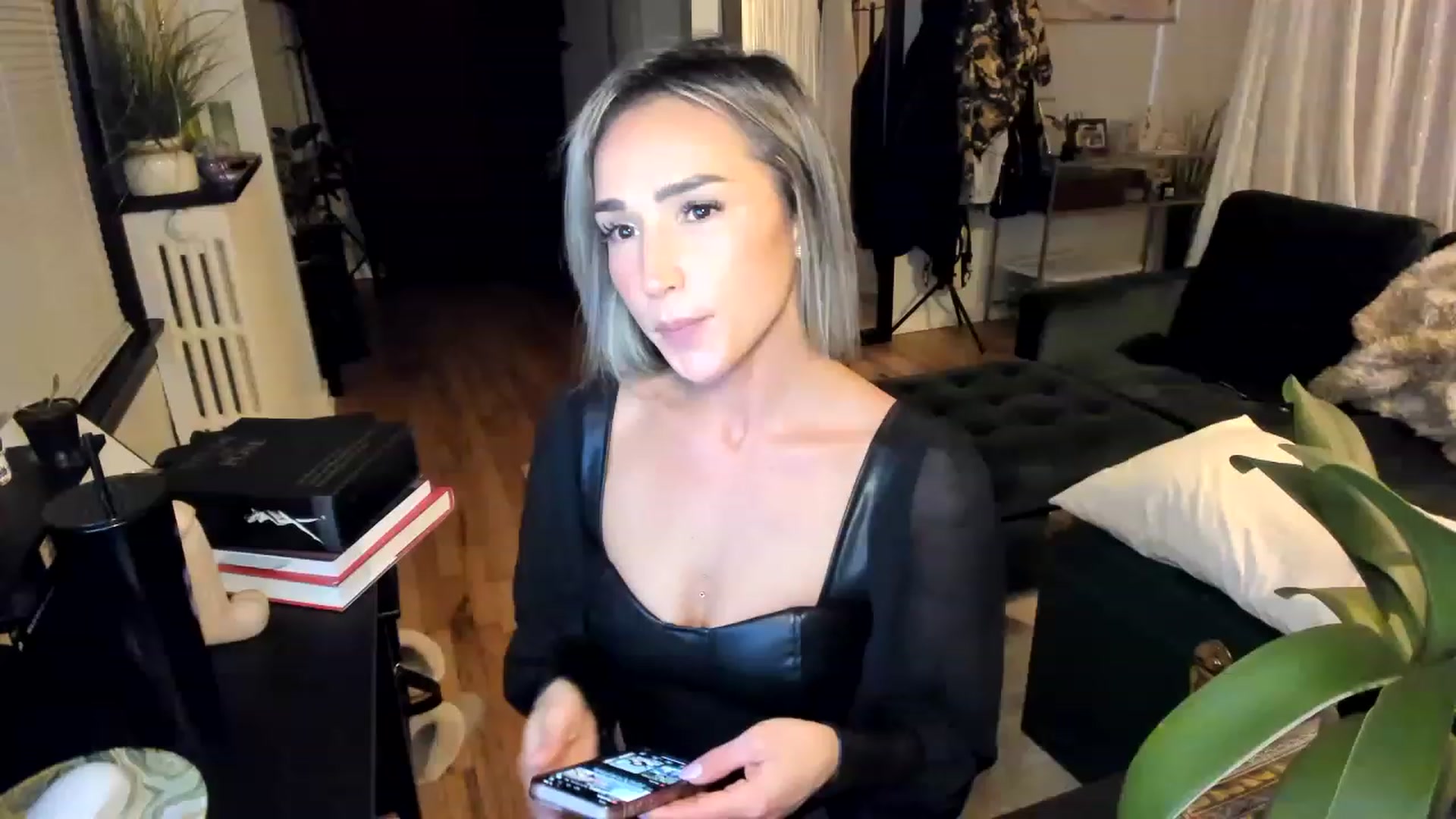 Gallery image thumbnail from ShiaKennedy's myfreecams stream on, 11/17/2022, 03:28 image 14 of 20