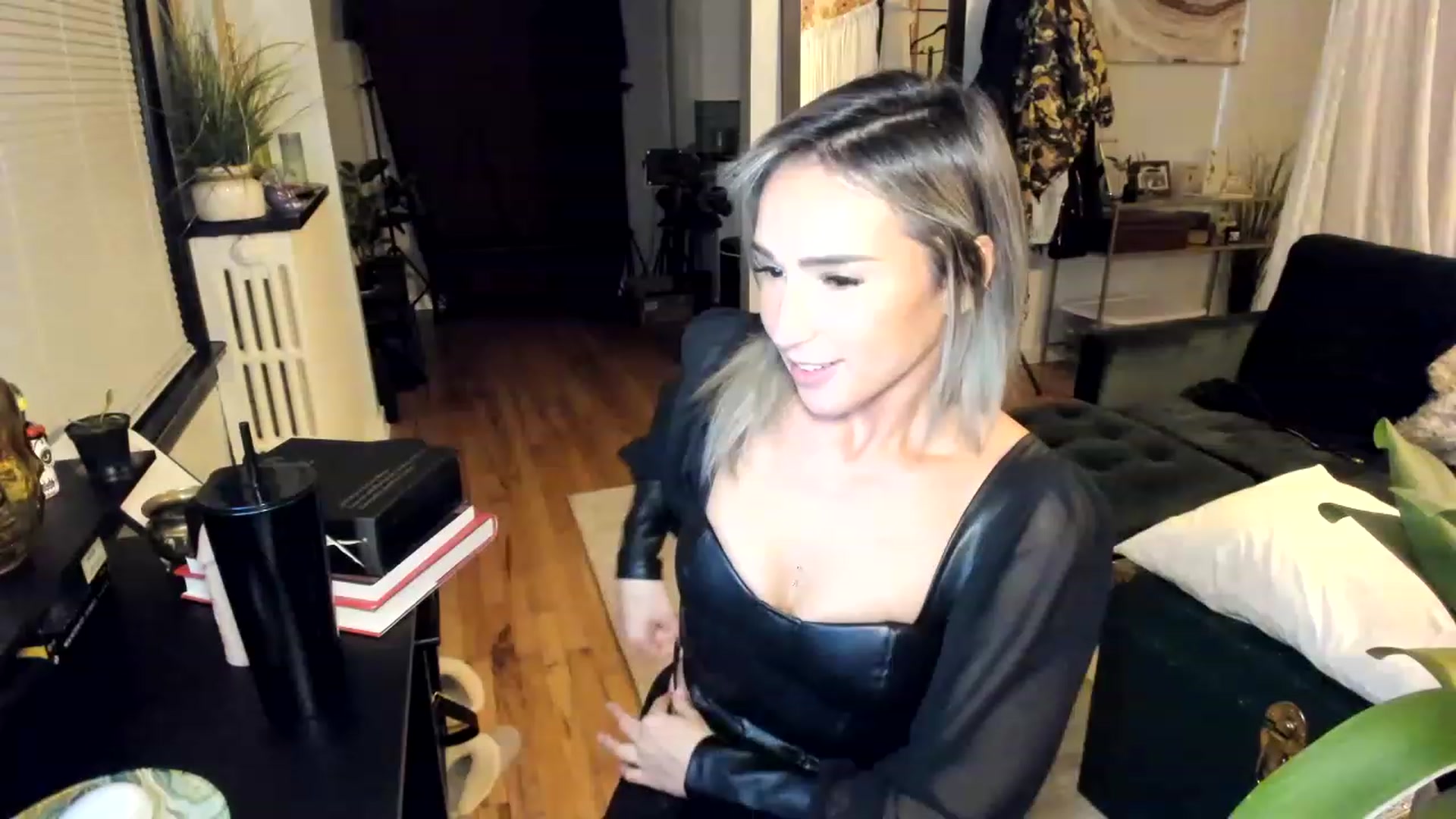 Gallery image thumbnail from ShiaKennedy's myfreecams stream on, 11/17/2022, 03:28 image 12 of 20