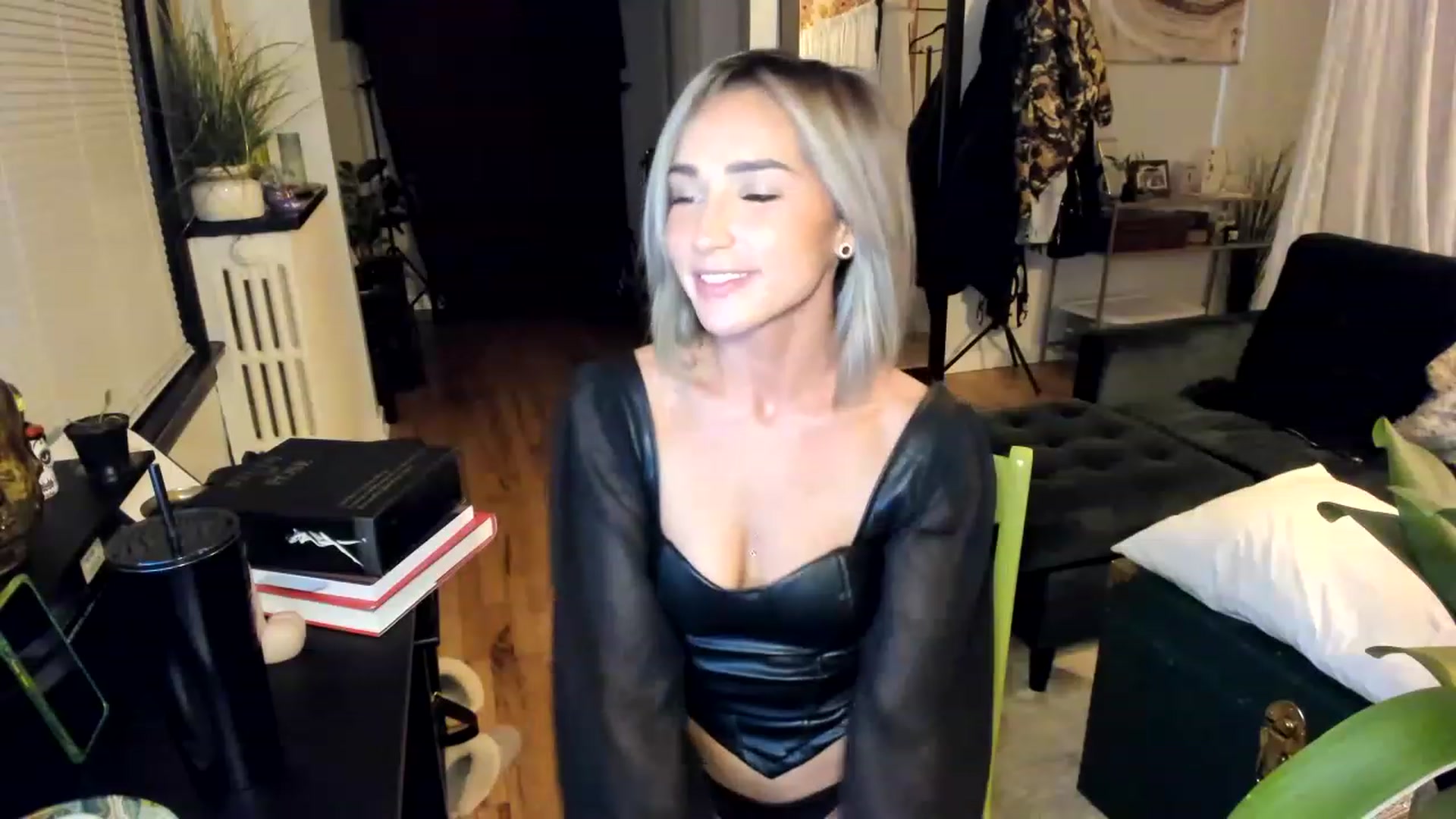 Gallery image thumbnail from ShiaKennedy's myfreecams stream on, 11/17/2022, 03:28 image 2 of 20
