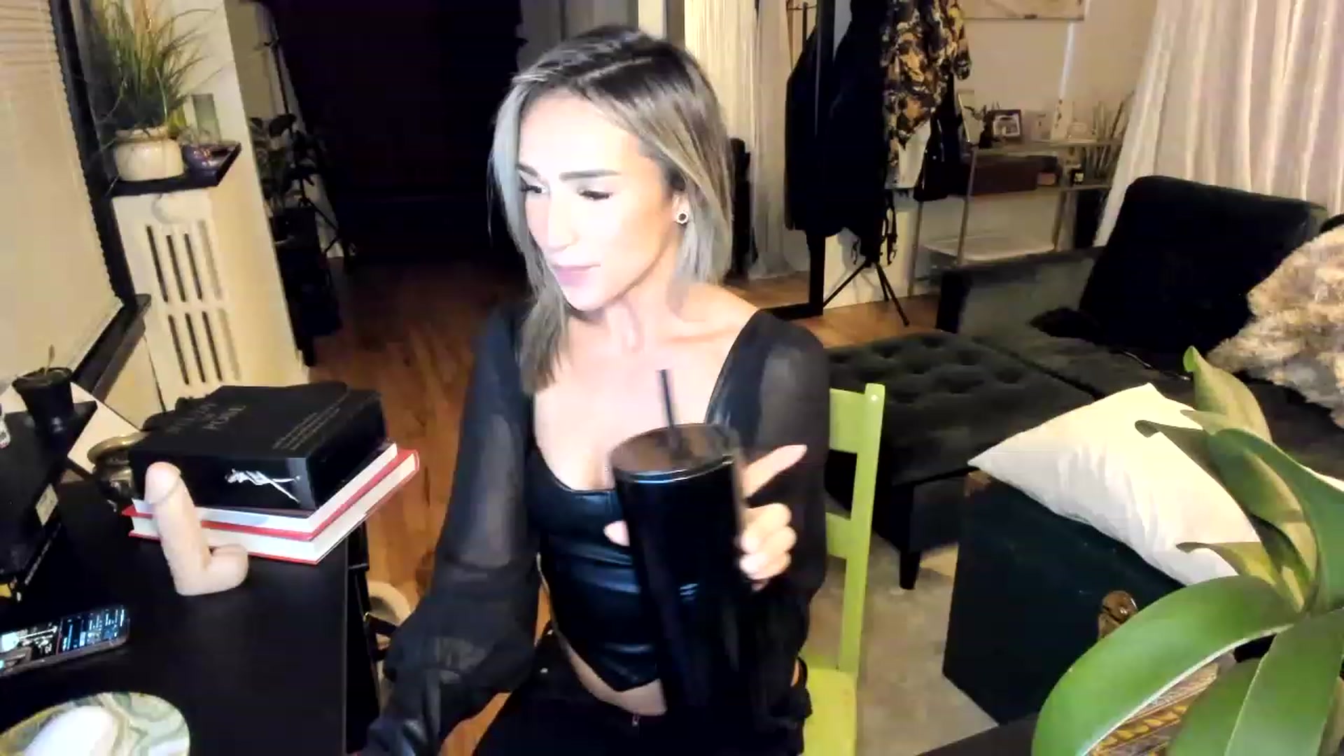 Gallery image thumbnail from ShiaKennedy's myfreecams stream on, 11/17/2022, 03:28 image 16 of 20