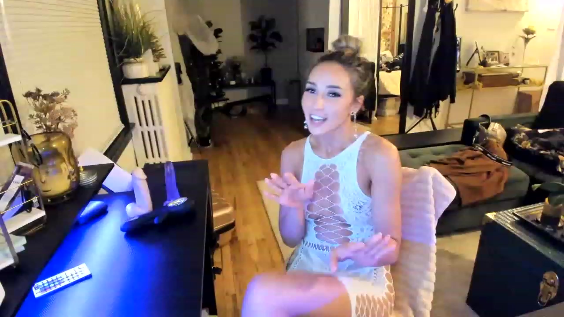 Gallery image thumbnail from ShiaKennedy's myfreecams stream on, 11/28/2022, 02:31 image 14 of 20