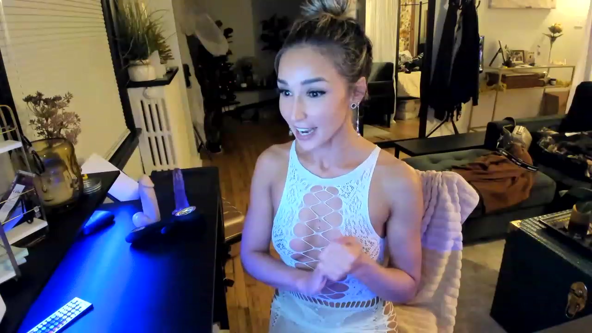 Gallery image thumbnail from ShiaKennedy's myfreecams stream on, 11/28/2022, 02:31 image 15 of 20