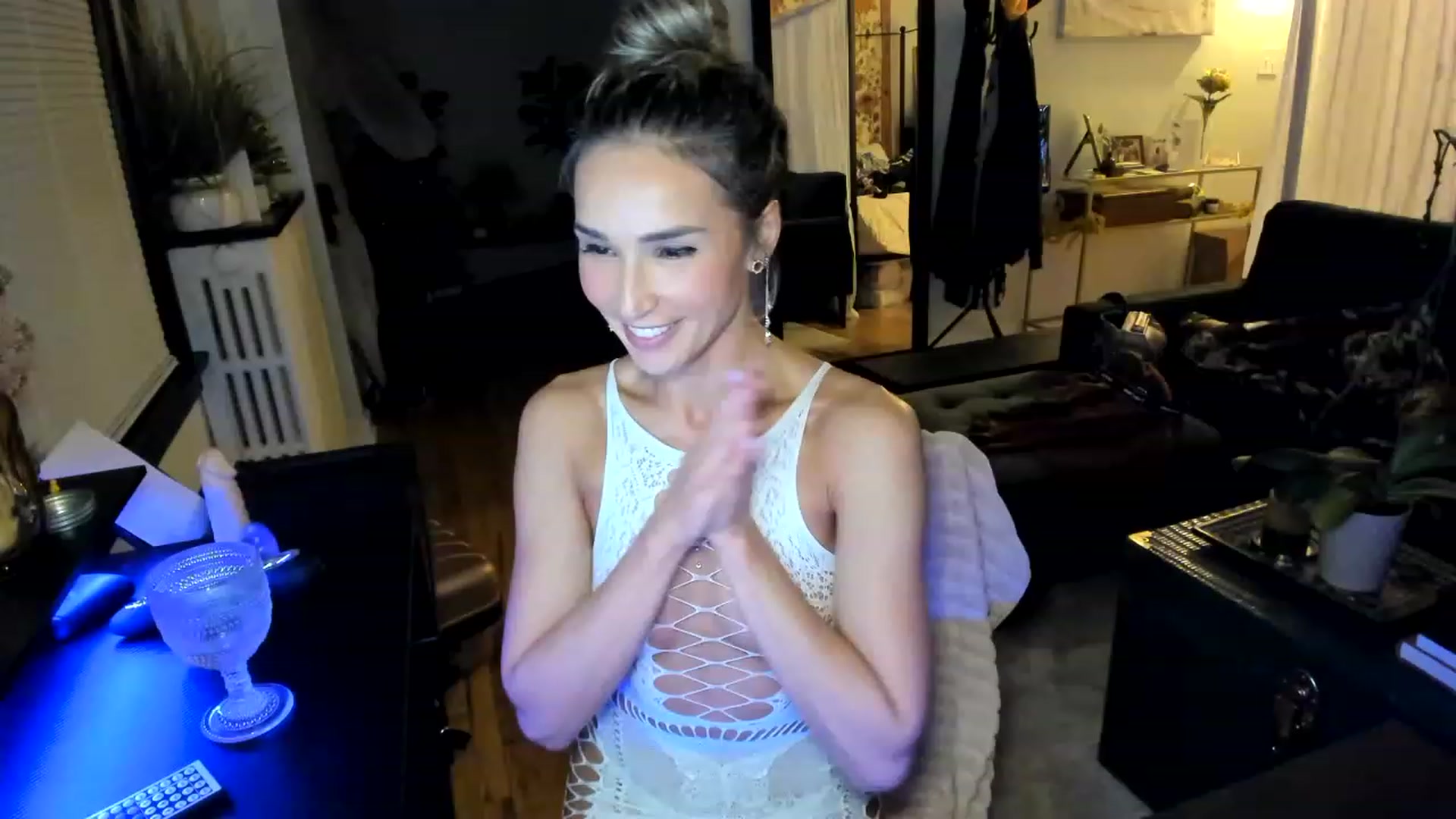 Gallery image thumbnail from ShiaKennedy's myfreecams stream on, 11/28/2022, 03:30 image 16 of 20