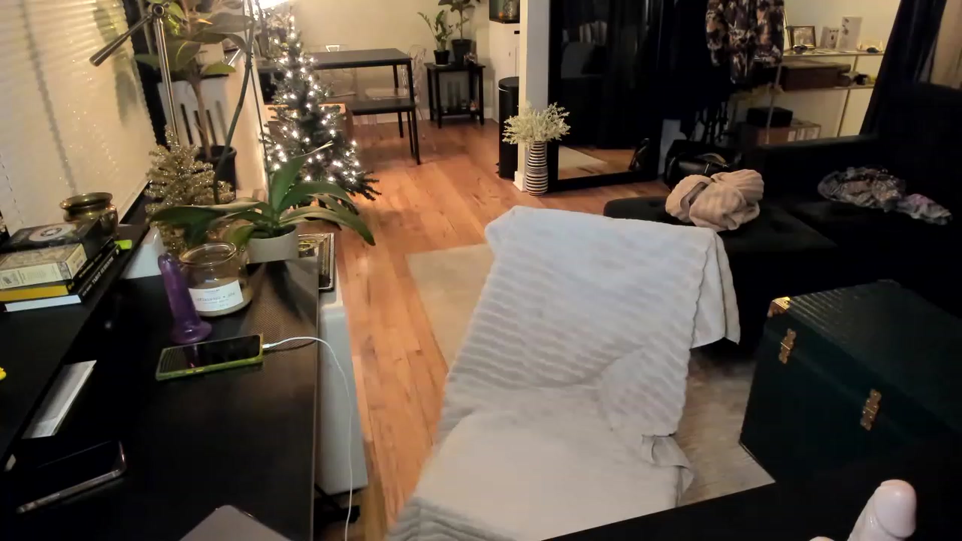 Gallery image thumbnail from ShiaKennedy's myfreecams stream on, 12/16/2022, 07:22 image 6 of 20