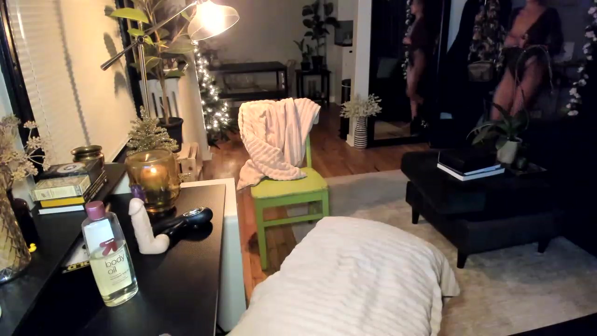 Gallery image thumbnail from ShiaKennedy's myfreecams stream on, 12/19/2022, 09:02 image 14 of 20
