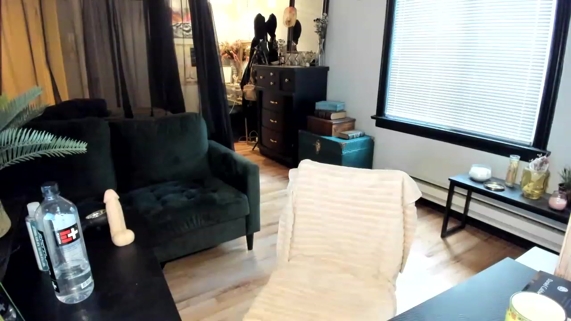 Gallery image thumbnail from ShiaKennedy's myfreecams stream on, 03/07/2023, 21:37 image 7 of 20