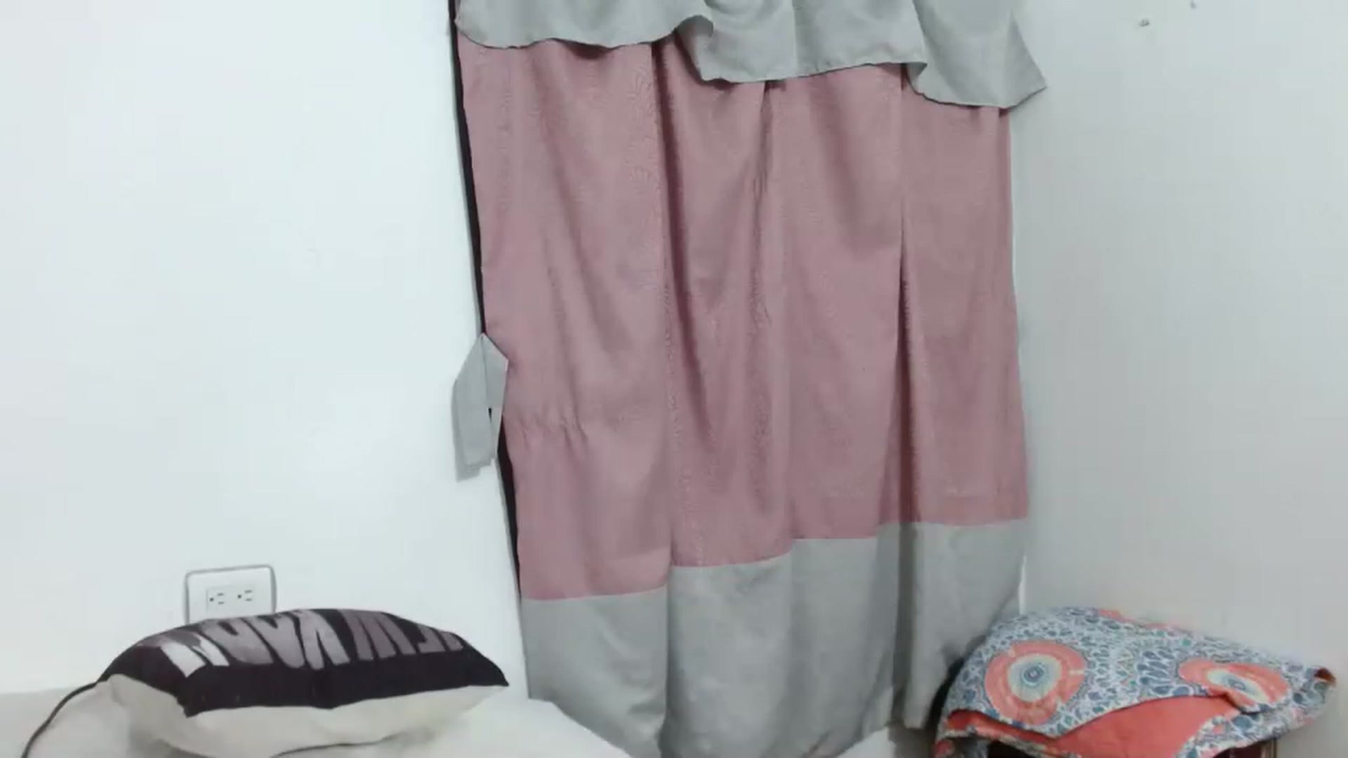 Gallery image thumbnail from Shine24_'s myfreecams stream on, 05/18/2023, 05:14 image 12 of 20