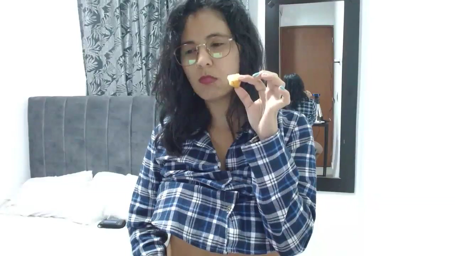 Gallery image thumbnail from Shine24_'s myfreecams stream on, 09/06/2023, 03:07 image 5 of 20
