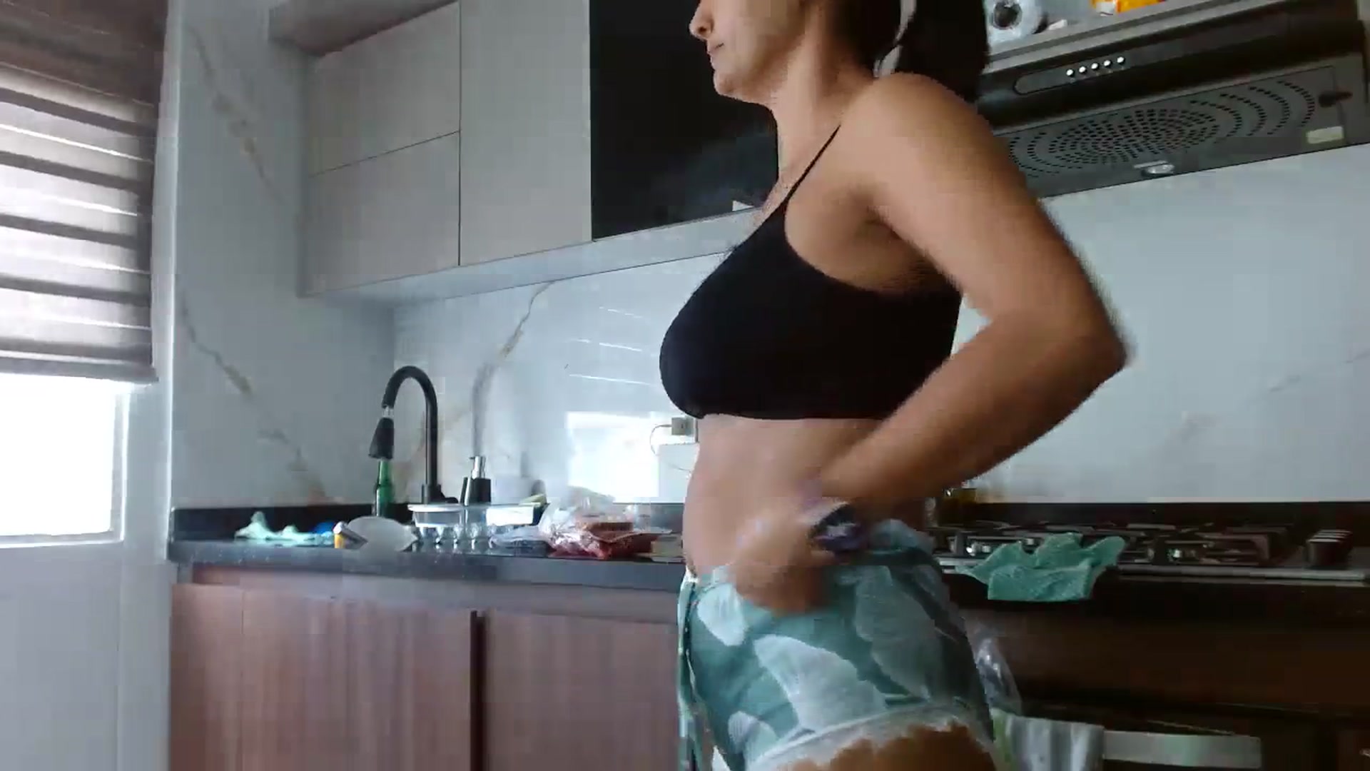 Gallery image thumbnail from Shine24_'s myfreecams stream on, 09/07/2023, 19:59 image 3 of 20