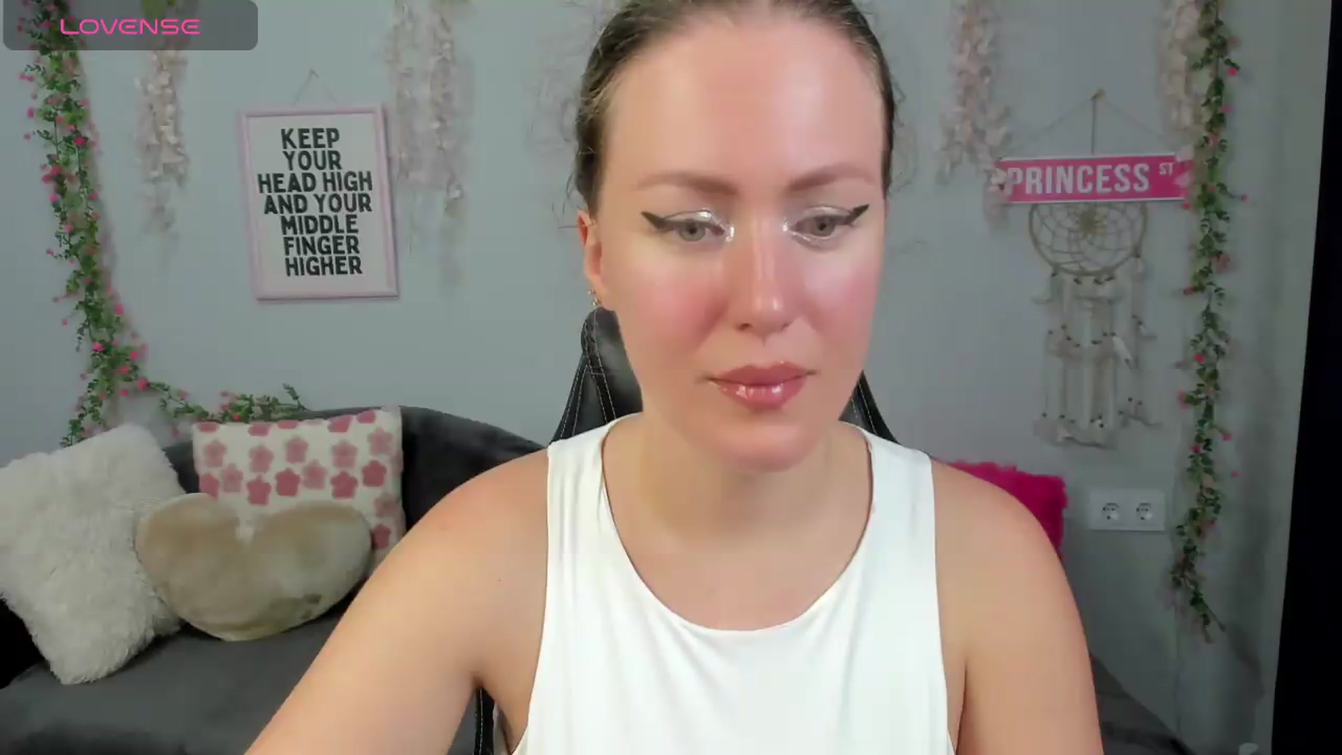 Gallery image thumbnail from Shine_Shine_Ava's myfreecams stream on, 08/26/2026, 20:34 image 15 of 20