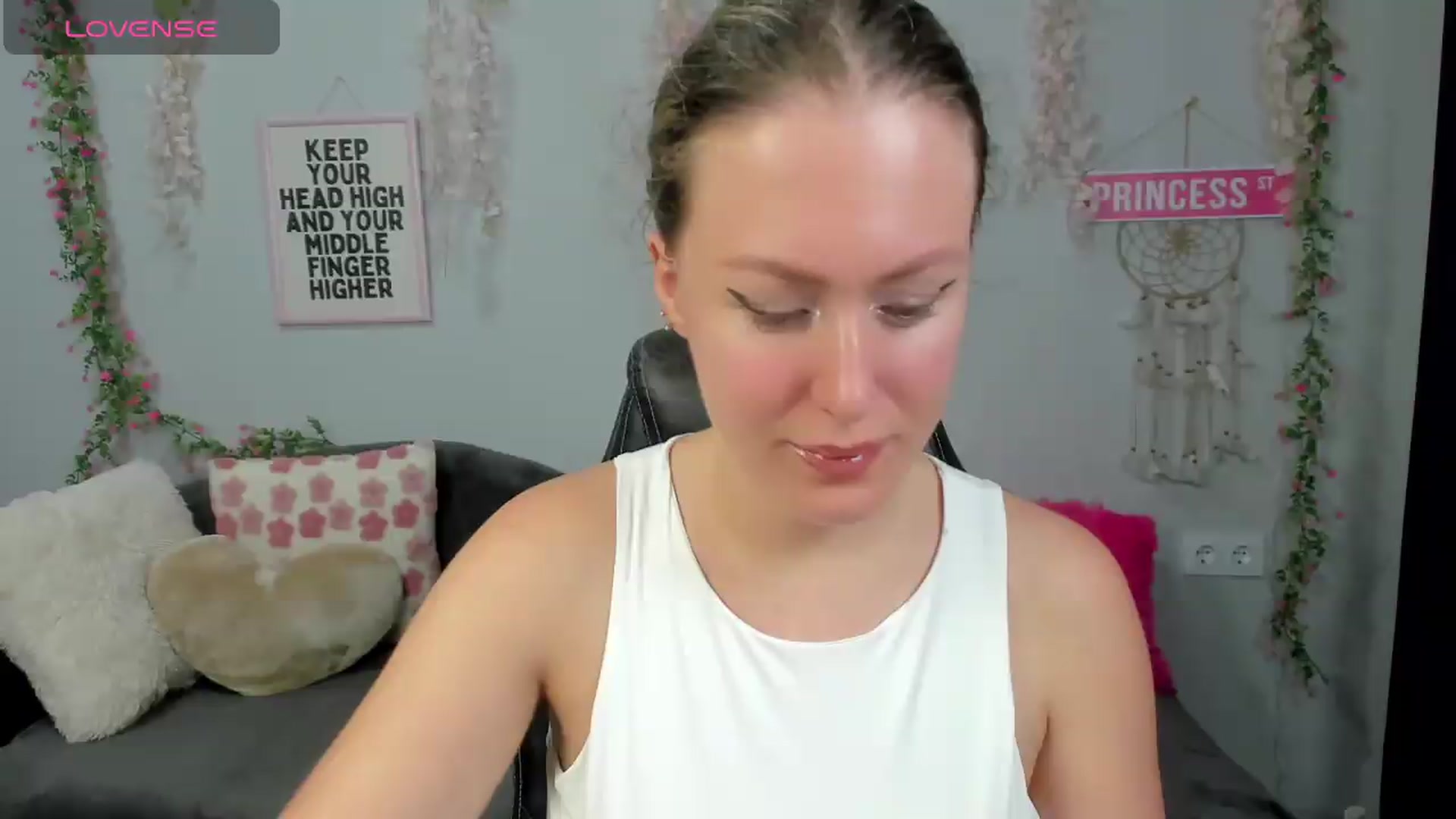 Gallery image thumbnail from Shine_Shine_Ava's myfreecams stream on, 08/26/2026, 20:34 image 5 of 20