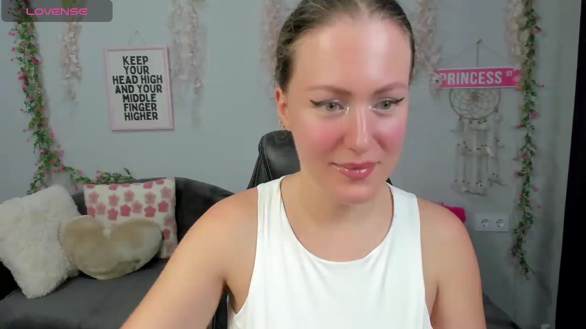 Gallery image thumbnail from Shine_Shine_Ava's myfreecams stream on, 08/26/2026, 20:34 image 17 of 20