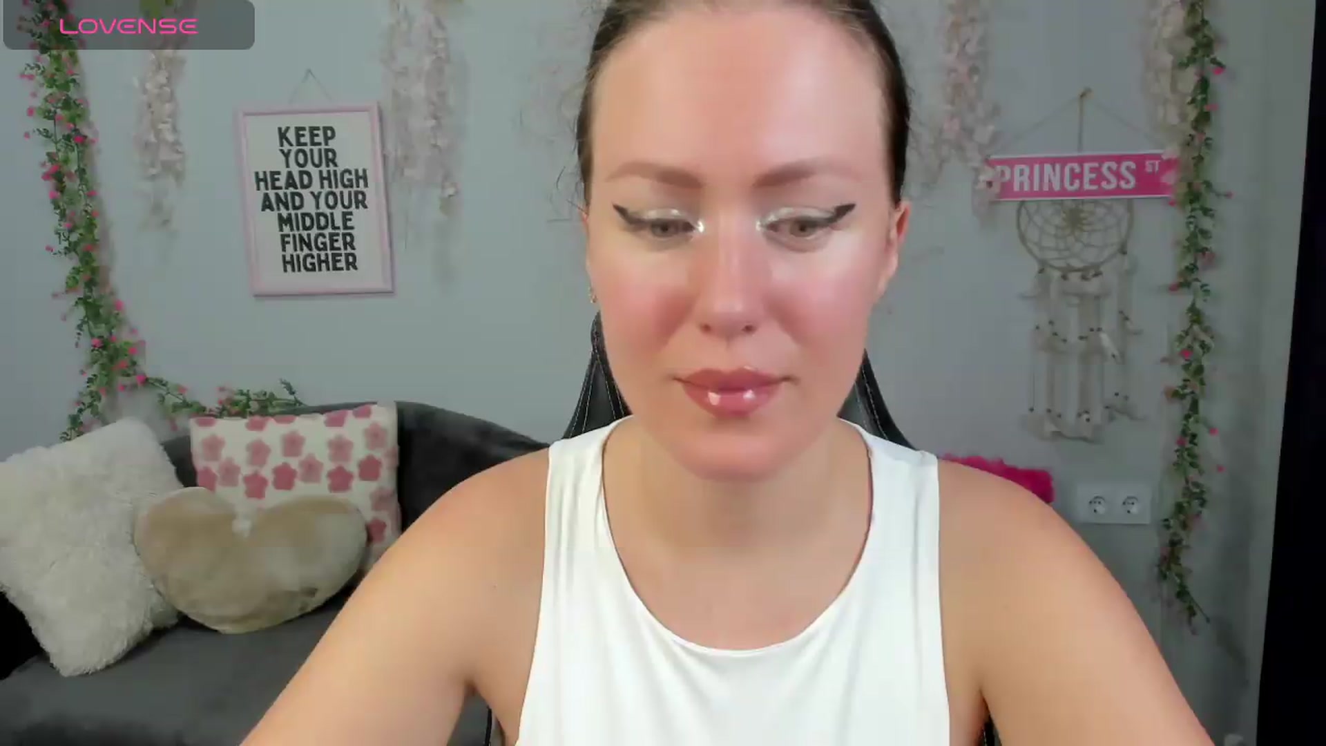 Gallery image thumbnail from Shine_Shine_Ava's myfreecams stream on, 08/26/2026, 20:34 image 14 of 20