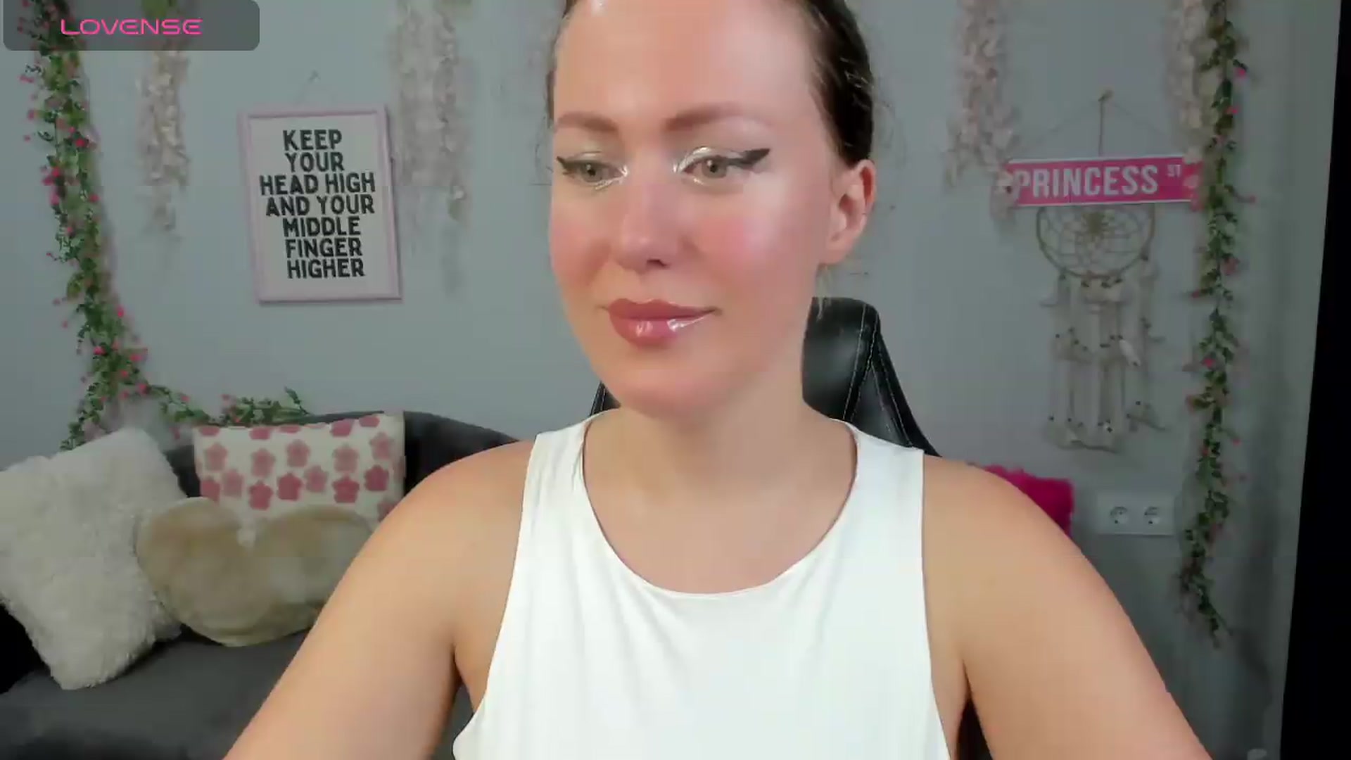 Gallery image thumbnail from Shine_Shine_Ava's myfreecams stream on, 08/26/2026, 20:34 image 19 of 20