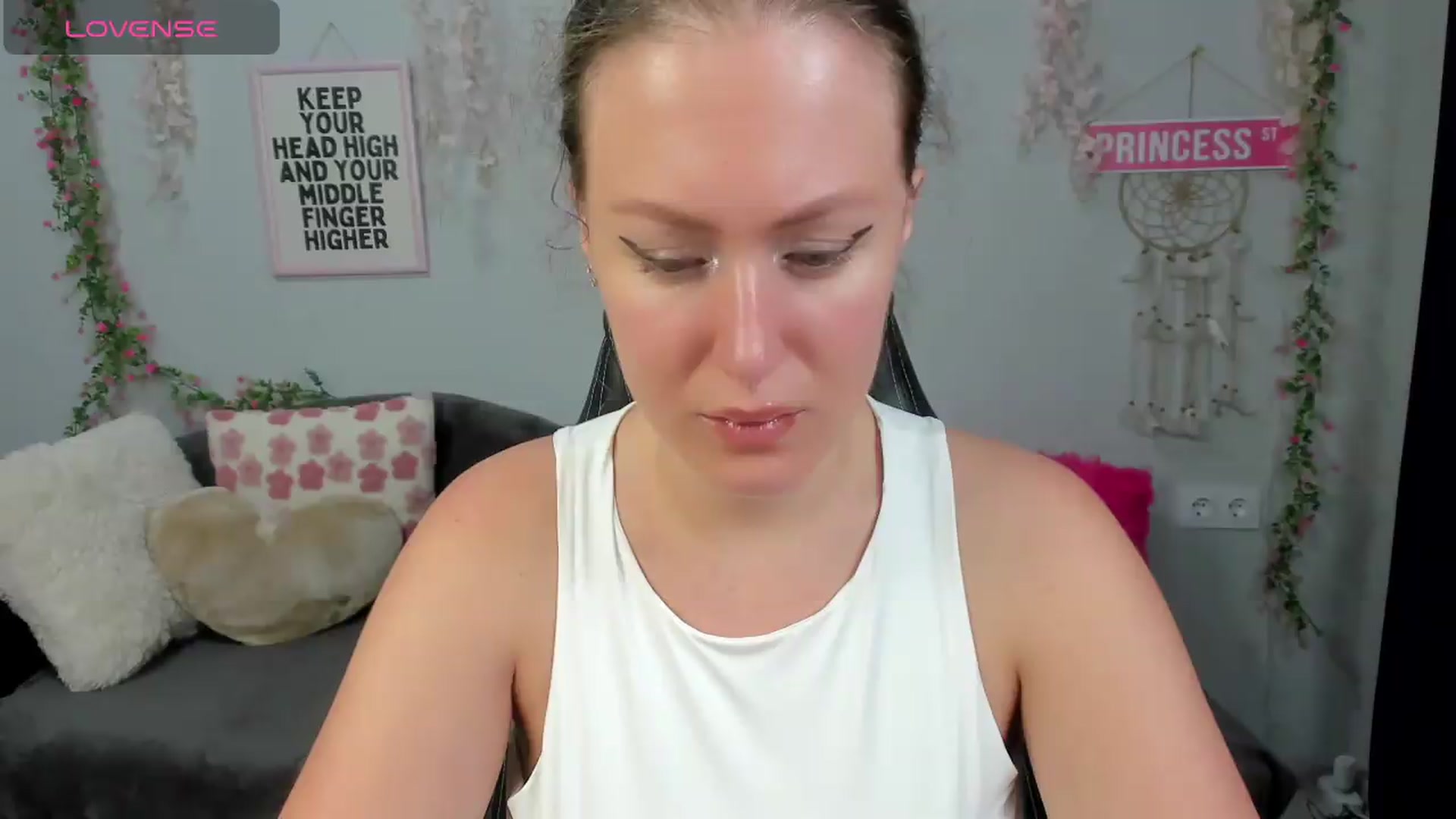 Gallery image thumbnail from Shine_Shine_Ava's myfreecams stream on, 08/26/2026, 22:46 image 12 of 20