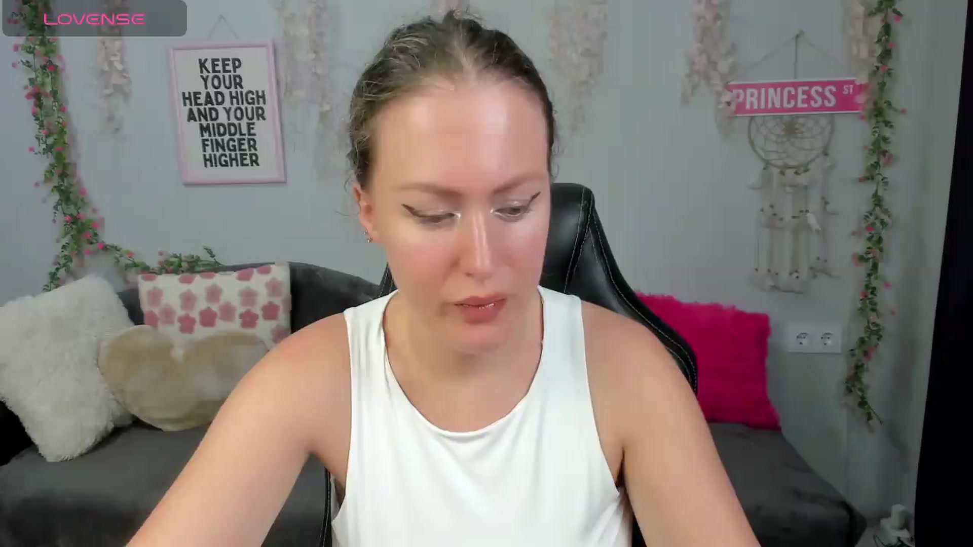 Gallery image thumbnail from Shine_Shine_Ava's myfreecams stream on, 08/26/2026, 22:46 image 1 of 20